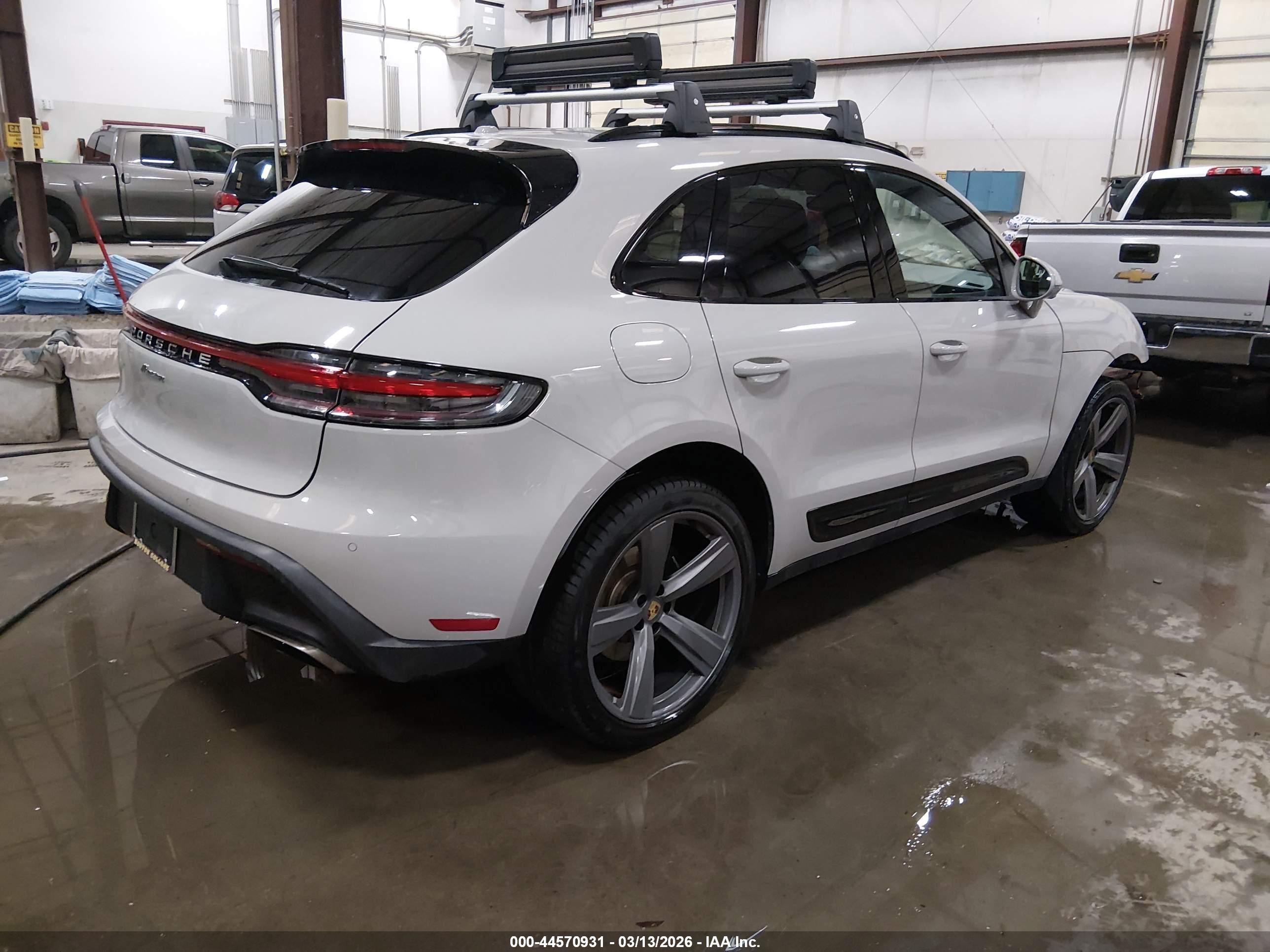 PORSCHE MACAN image 4