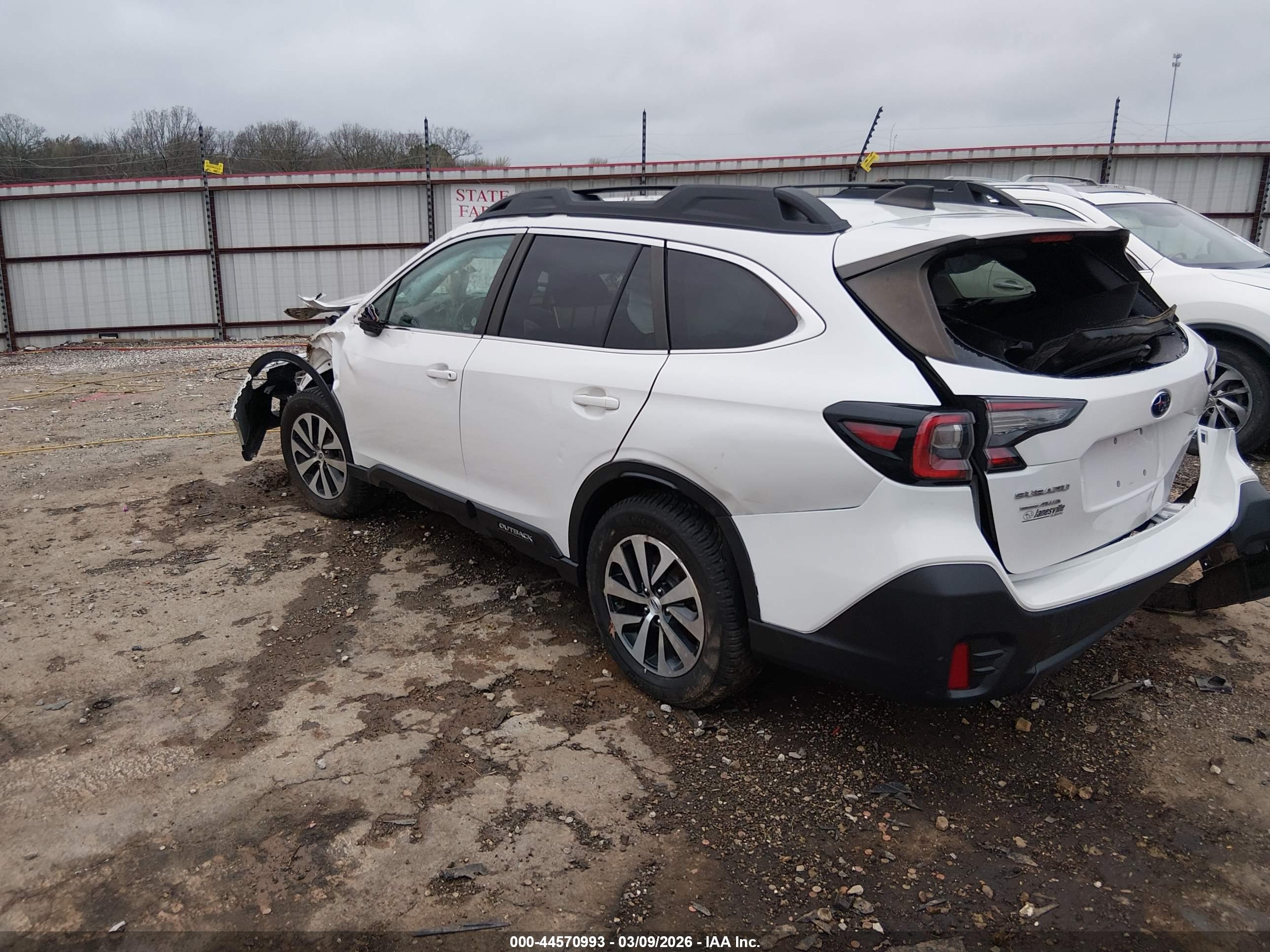 SUBARU OUTBACK image 3