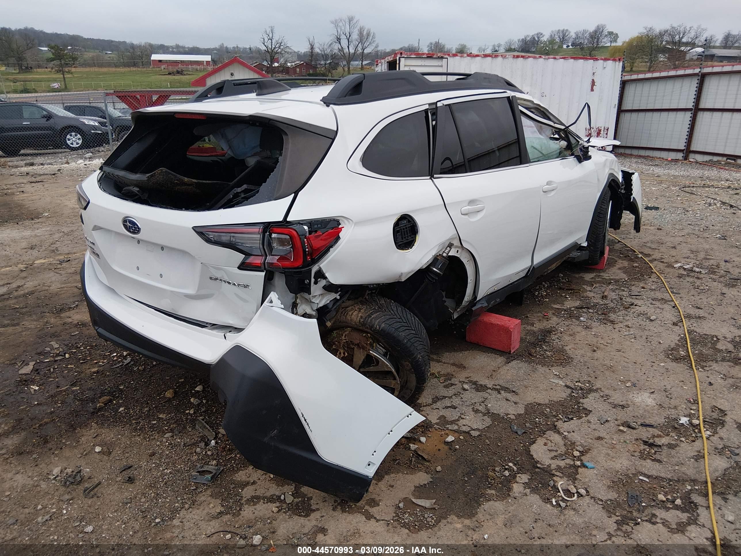 SUBARU OUTBACK image 4