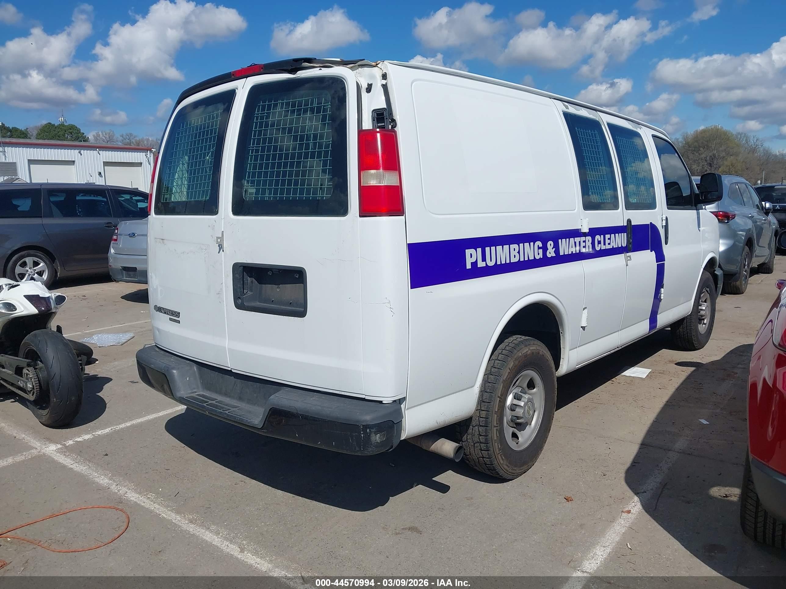 CHEVROLET EXPRESS image 4