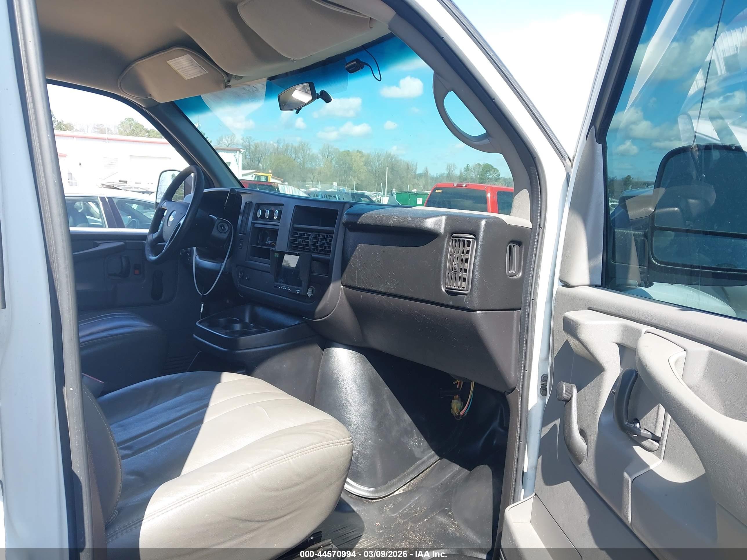 CHEVROLET EXPRESS image 5