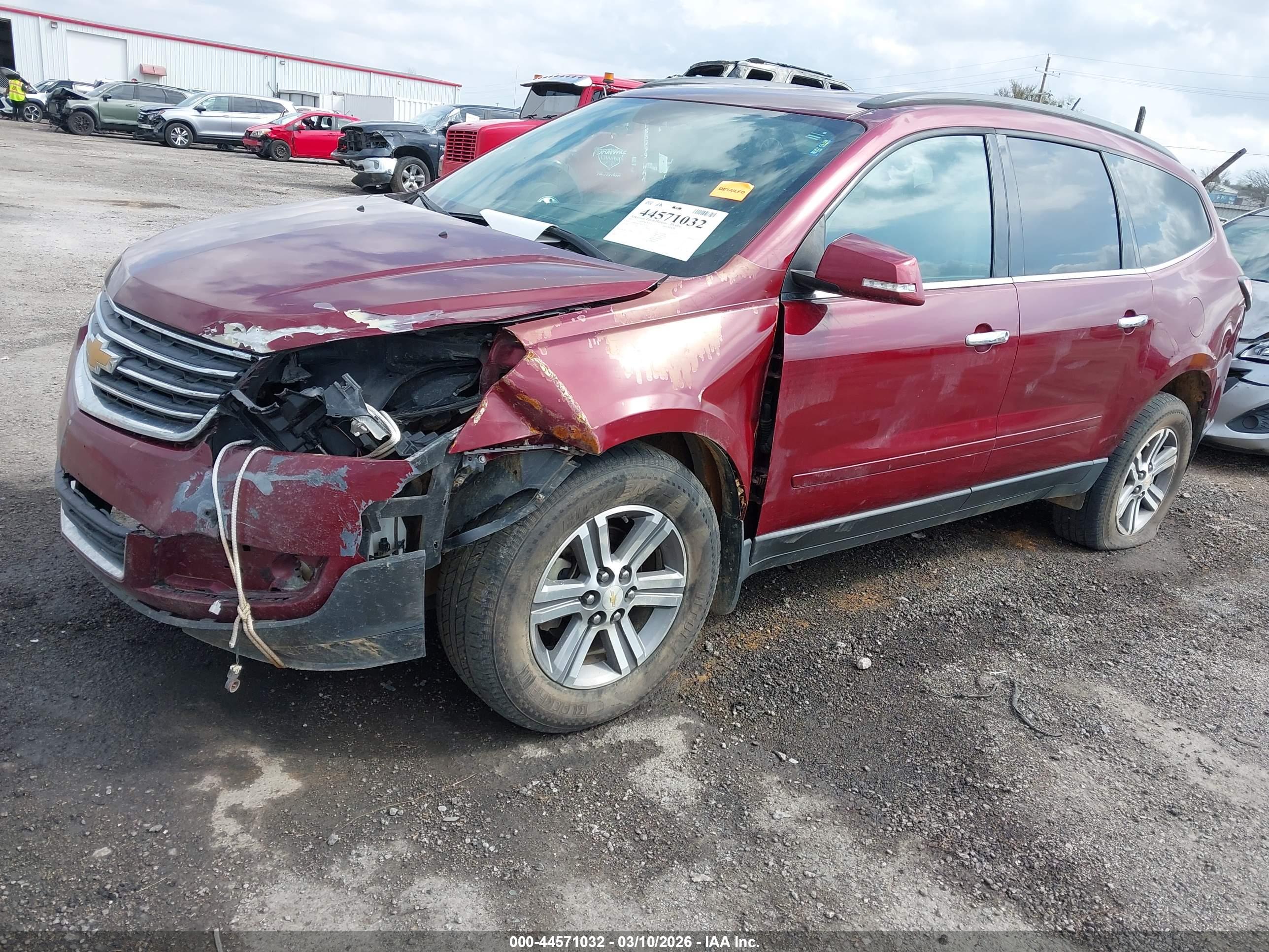 CHEVROLET TRAVERSE image 2