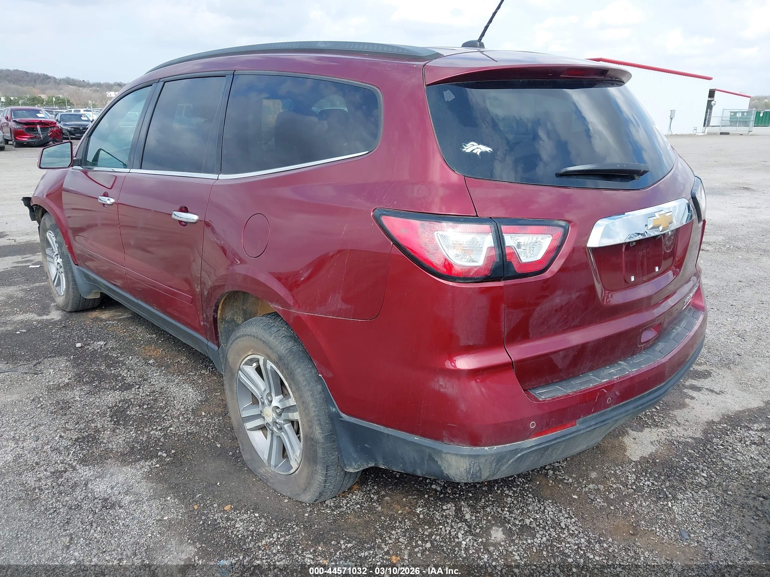 CHEVROLET TRAVERSE image 3