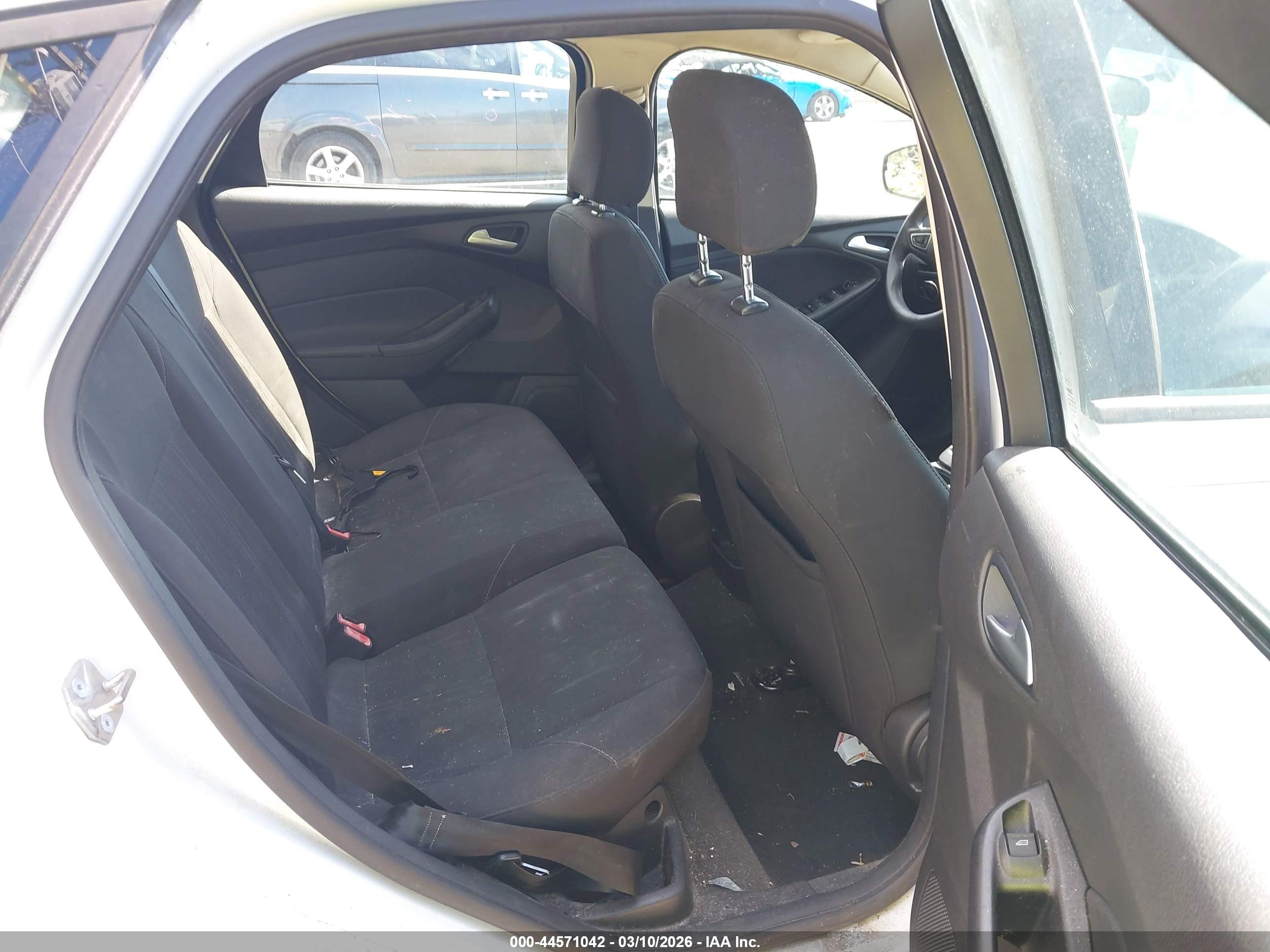 FORD FOCUS image 8