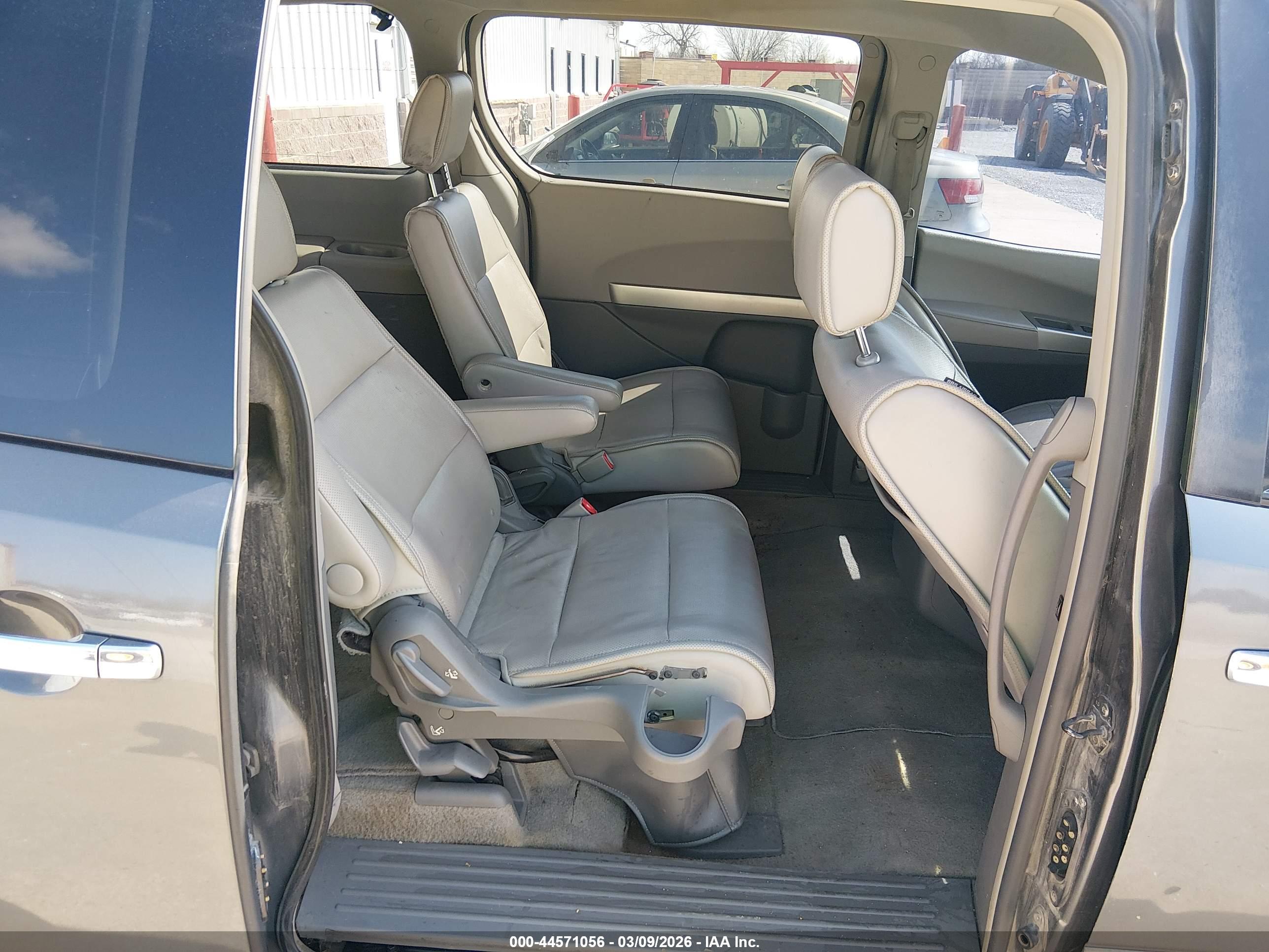 NISSAN QUEST image 8