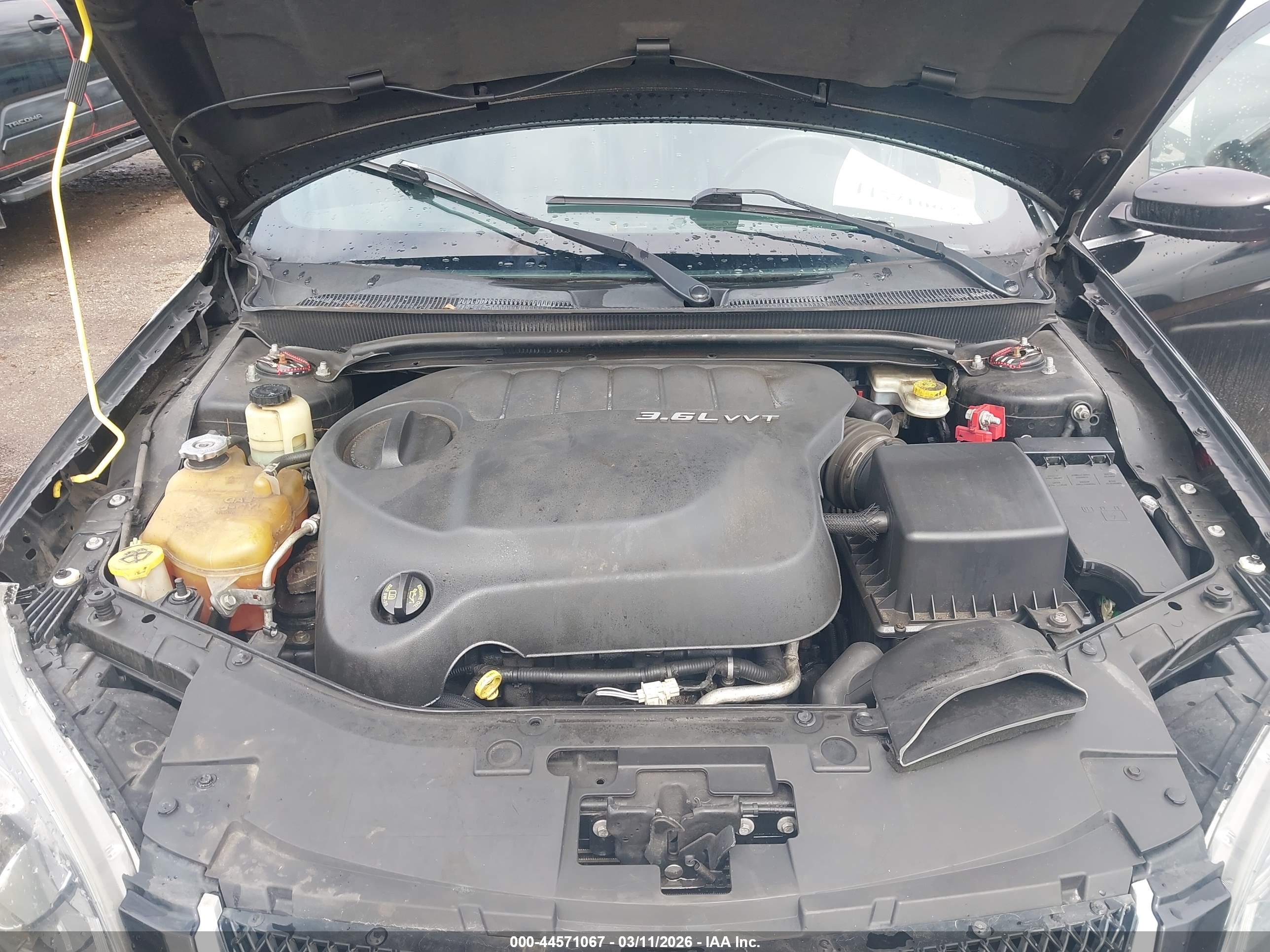 CHRYSLER 200 image 10