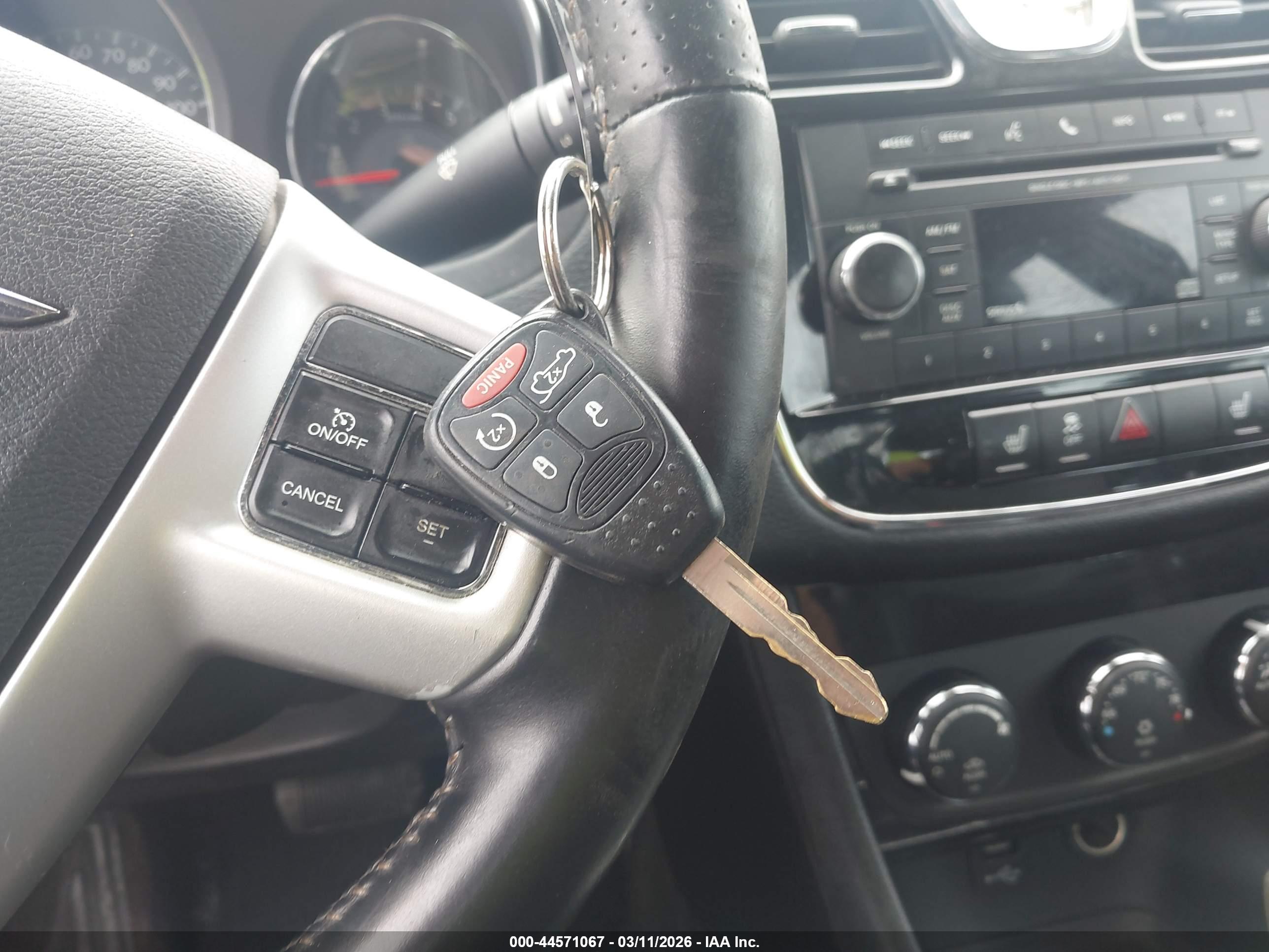 CHRYSLER 200 image 11