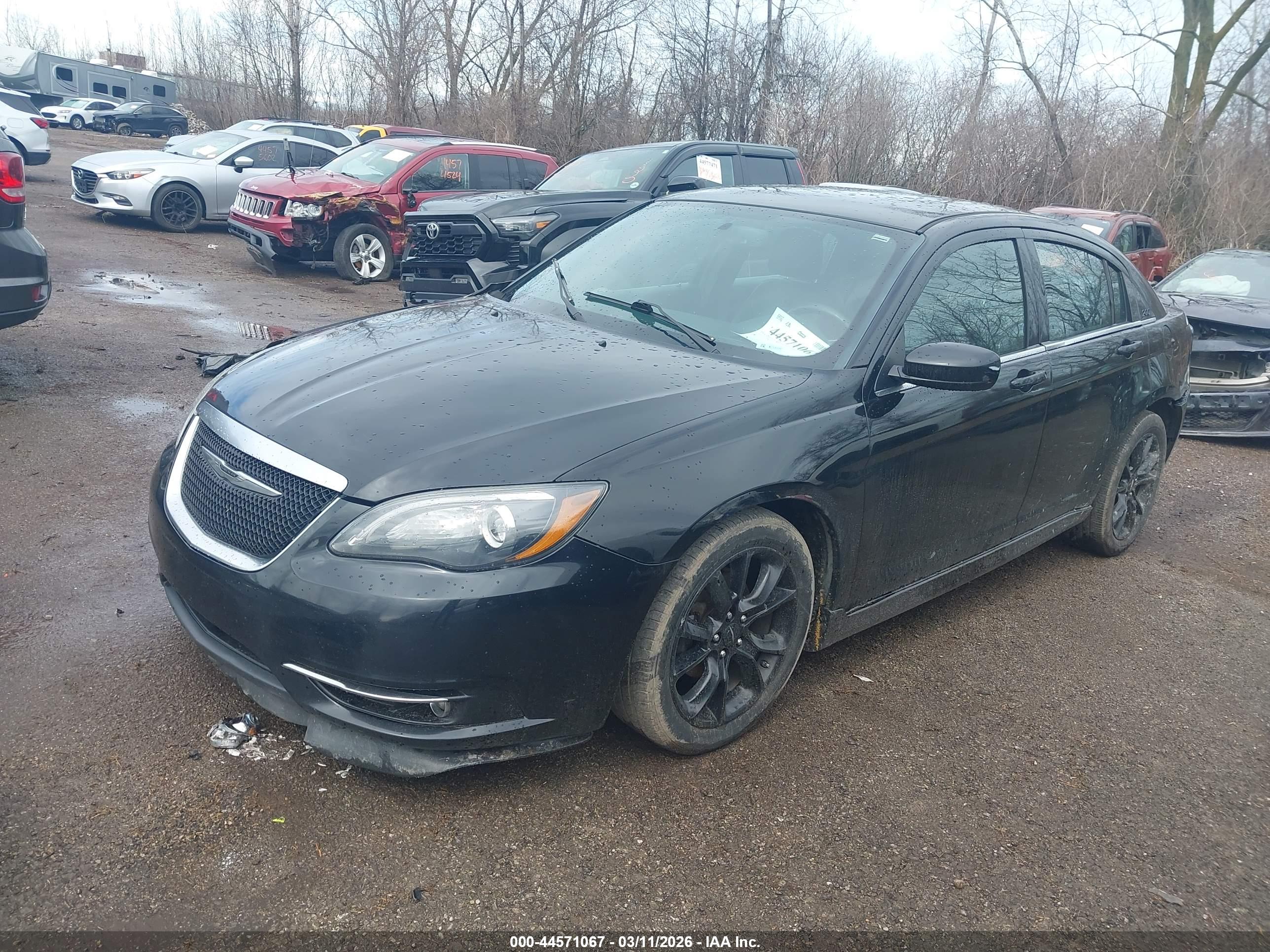 CHRYSLER 200 image 2