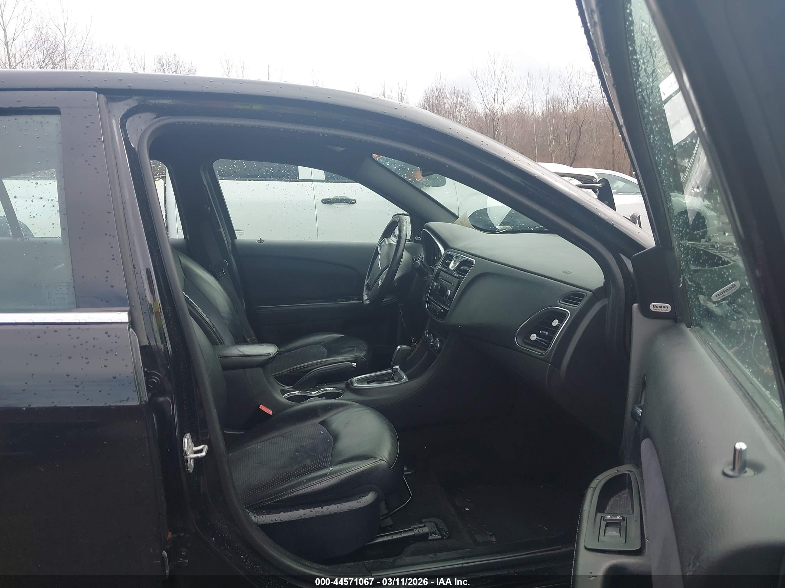 CHRYSLER 200 image 5