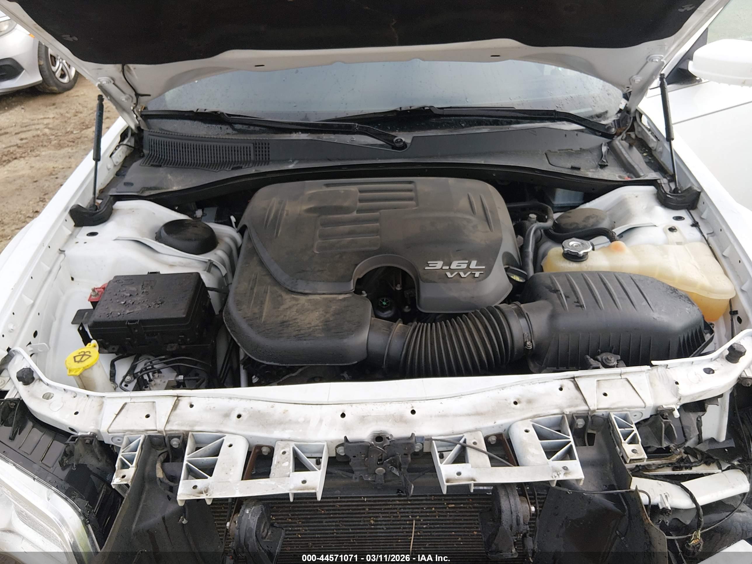 CHRYSLER 300 image 10