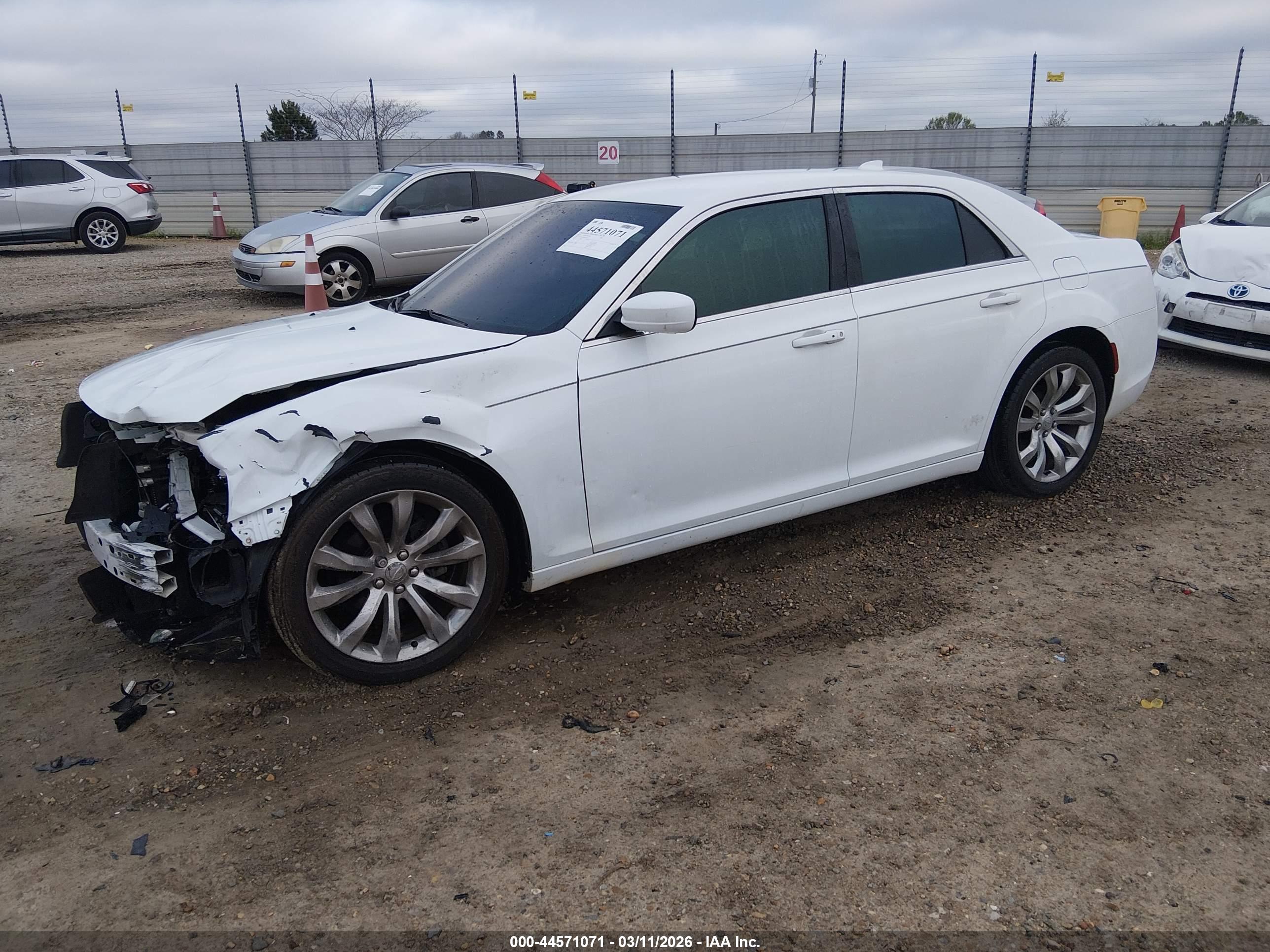 CHRYSLER 300 image 2