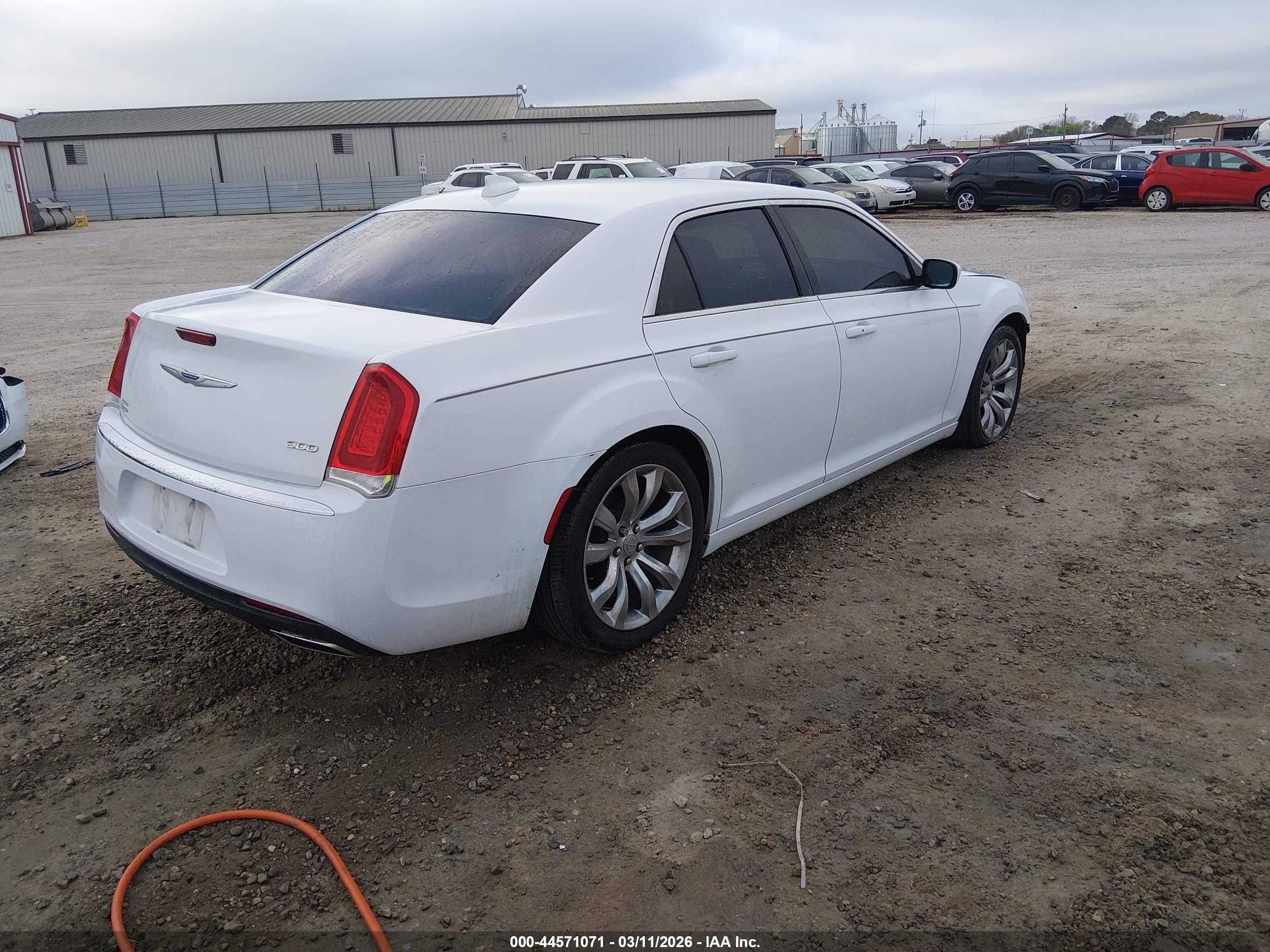 CHRYSLER 300 image 4