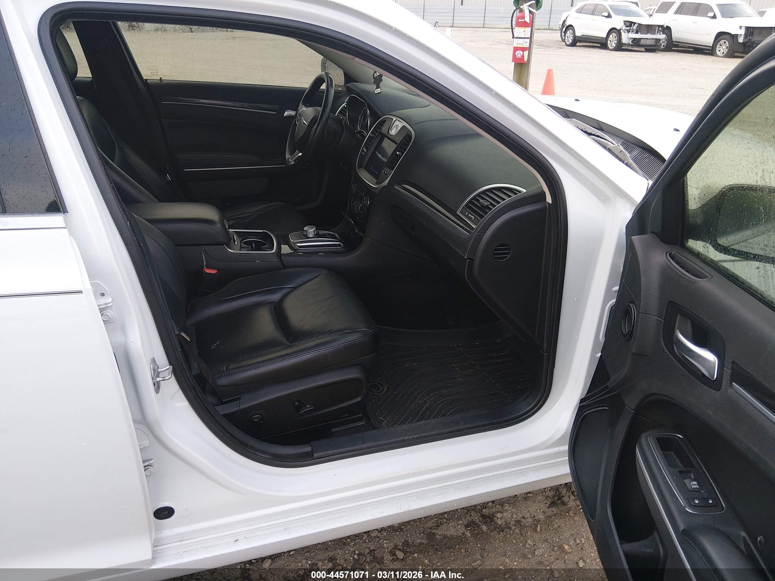 CHRYSLER 300 image 5