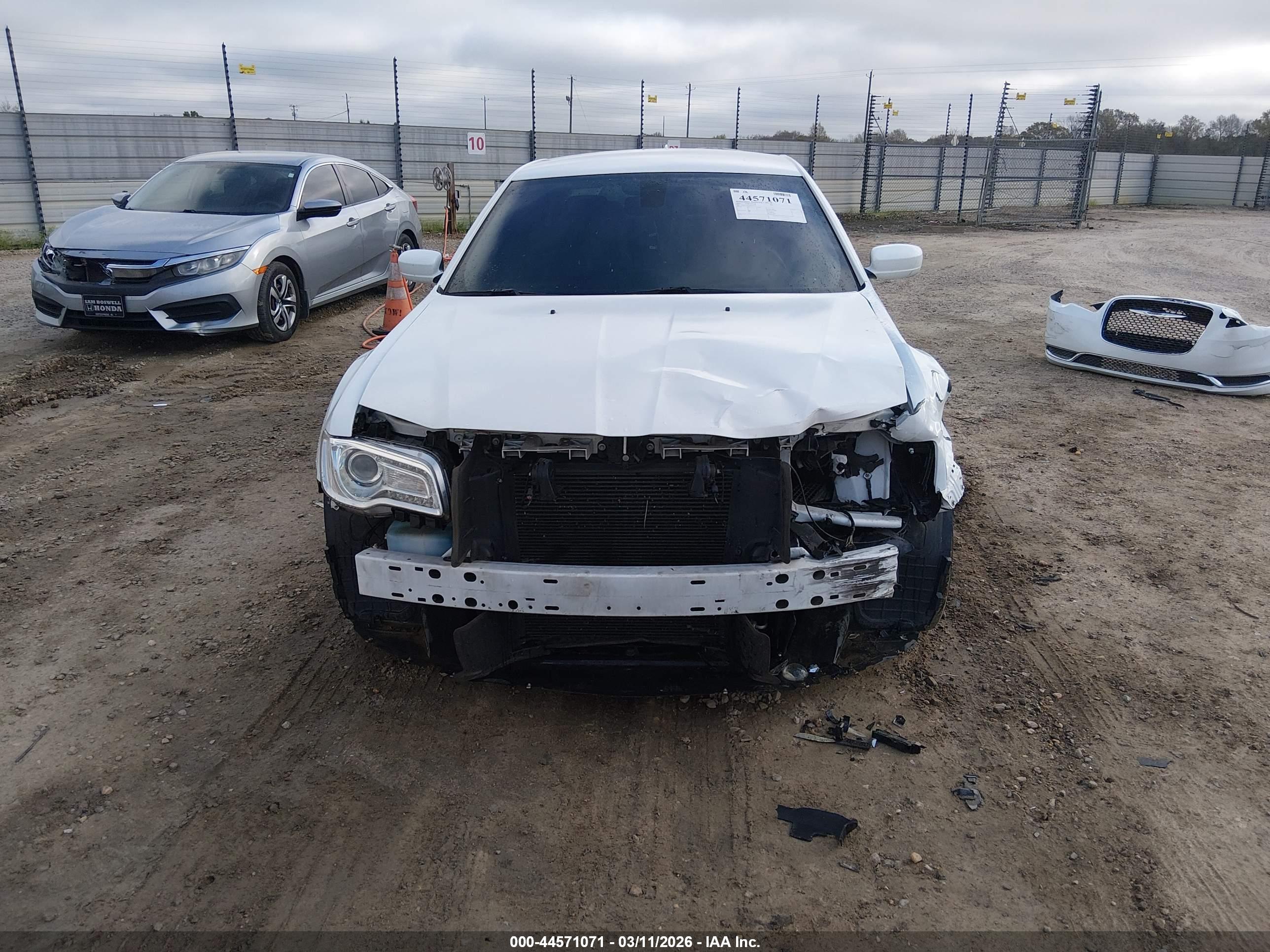 CHRYSLER 300 image 6