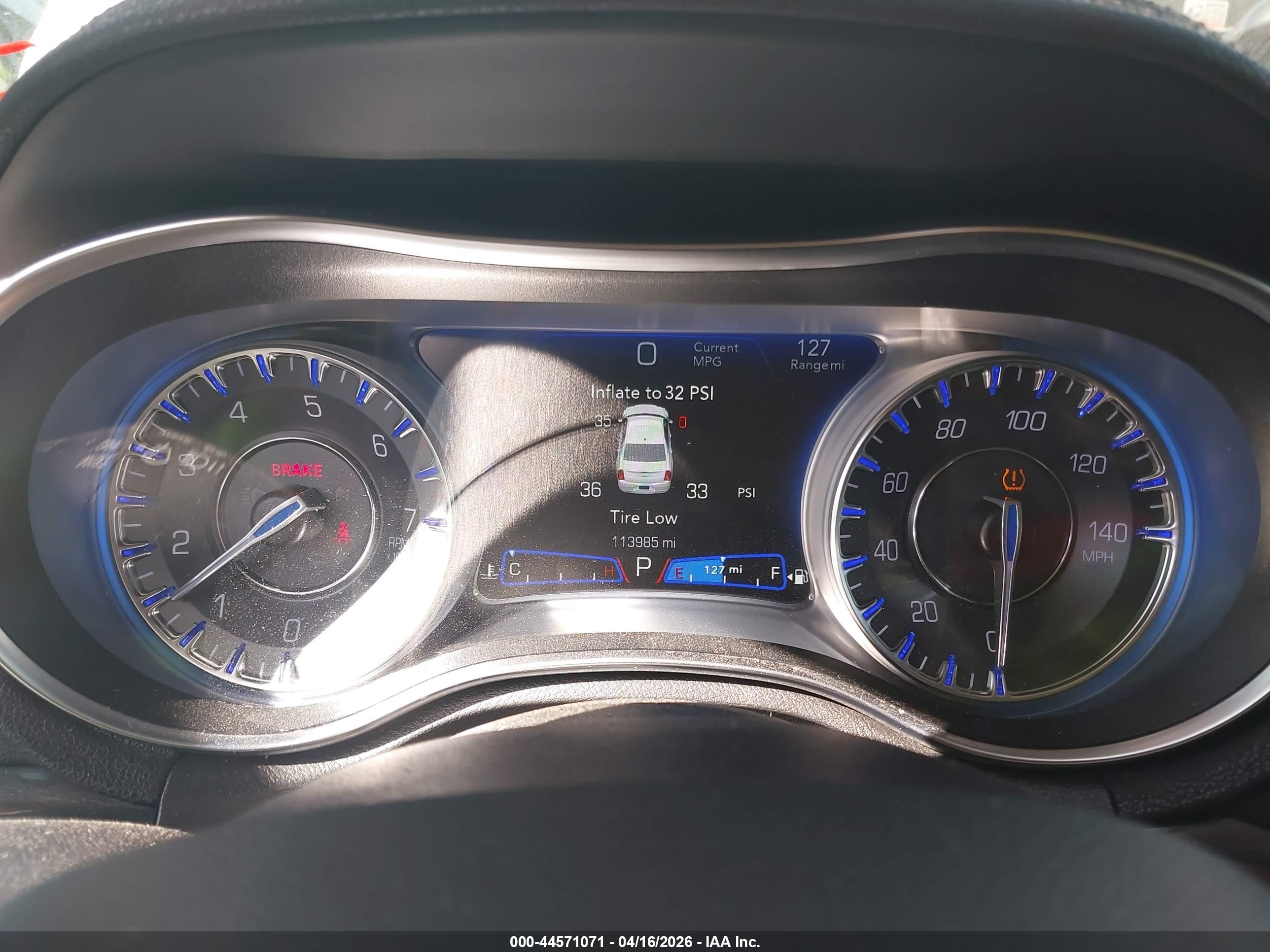 CHRYSLER 300 image 7