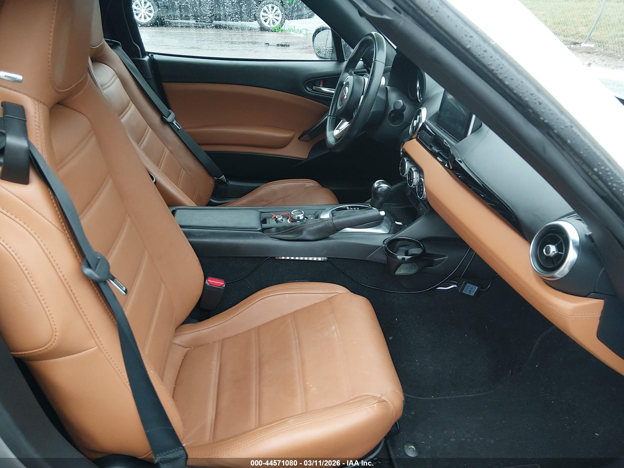 FIAT 124 image 8
