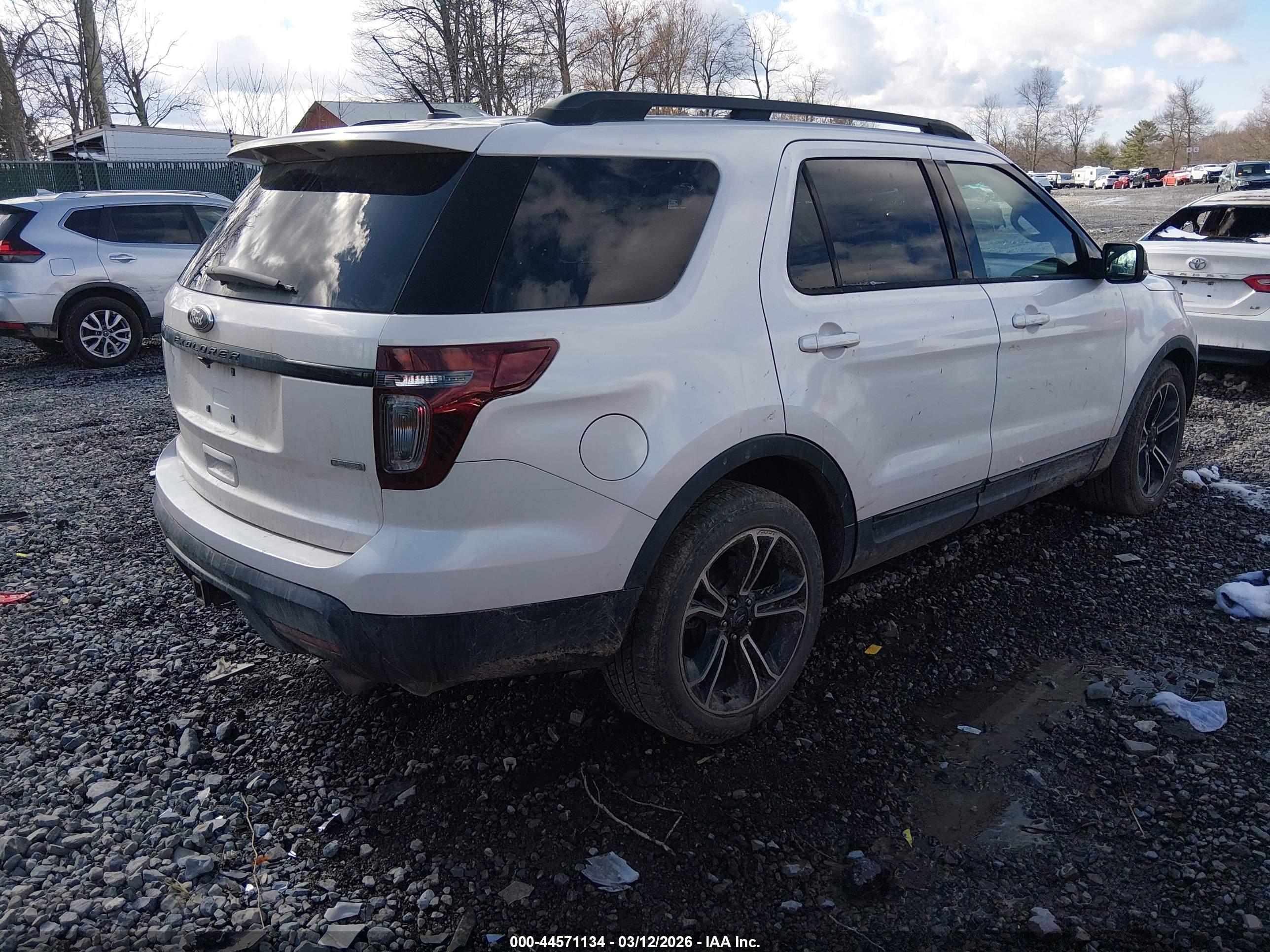 FORD EXPLORER image 4