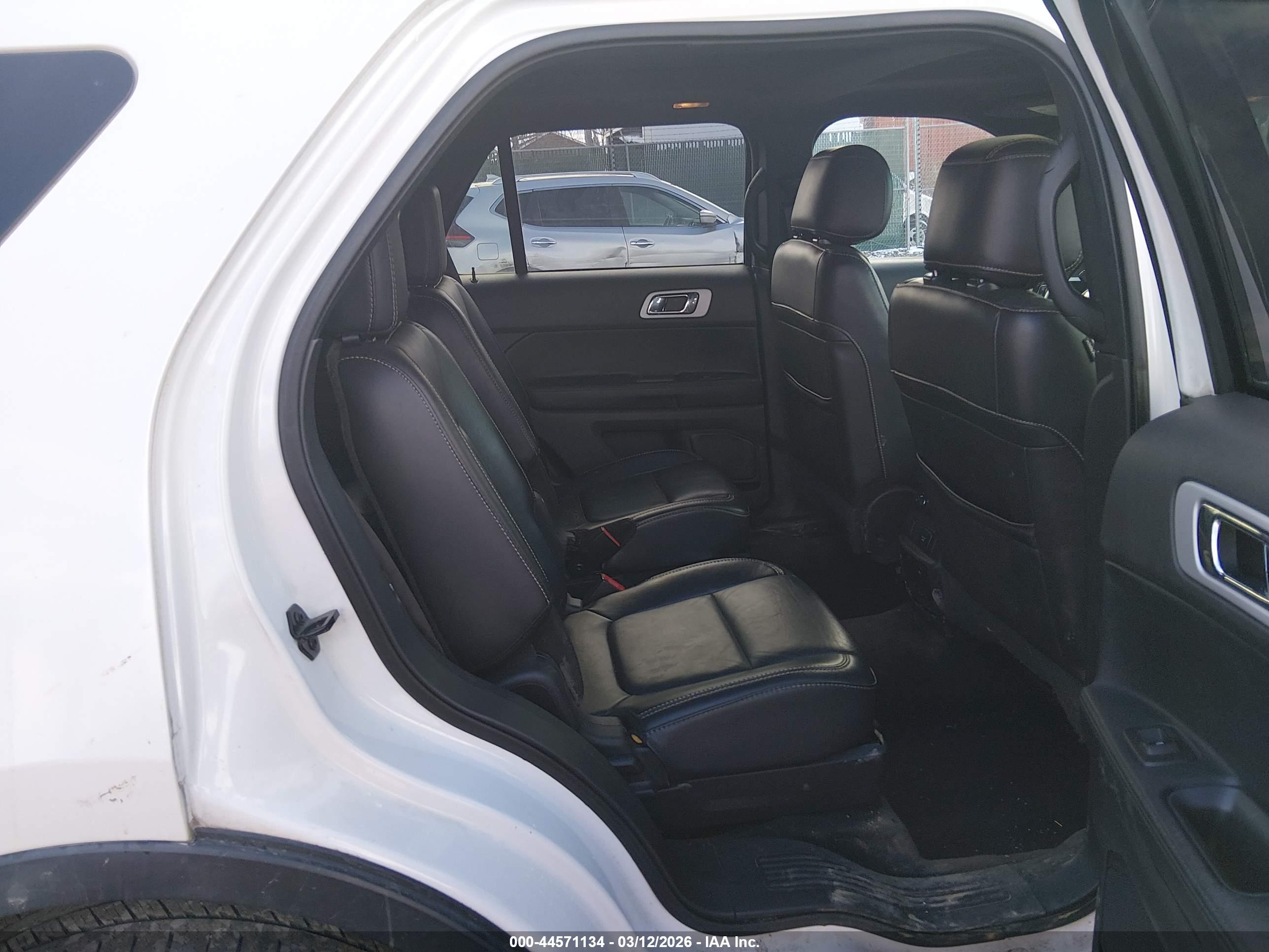 FORD EXPLORER image 8