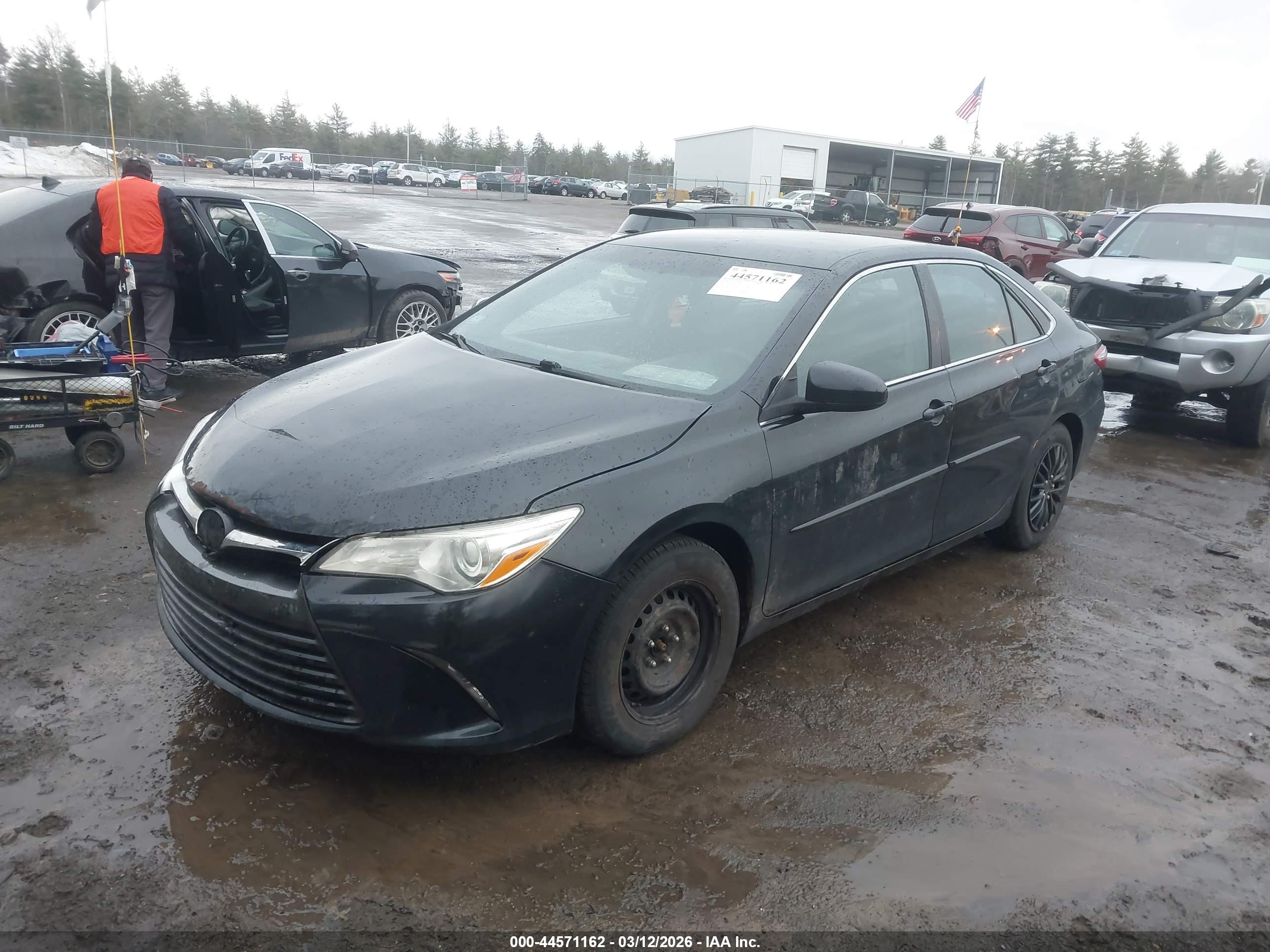TOYOTA CAMRY image 2