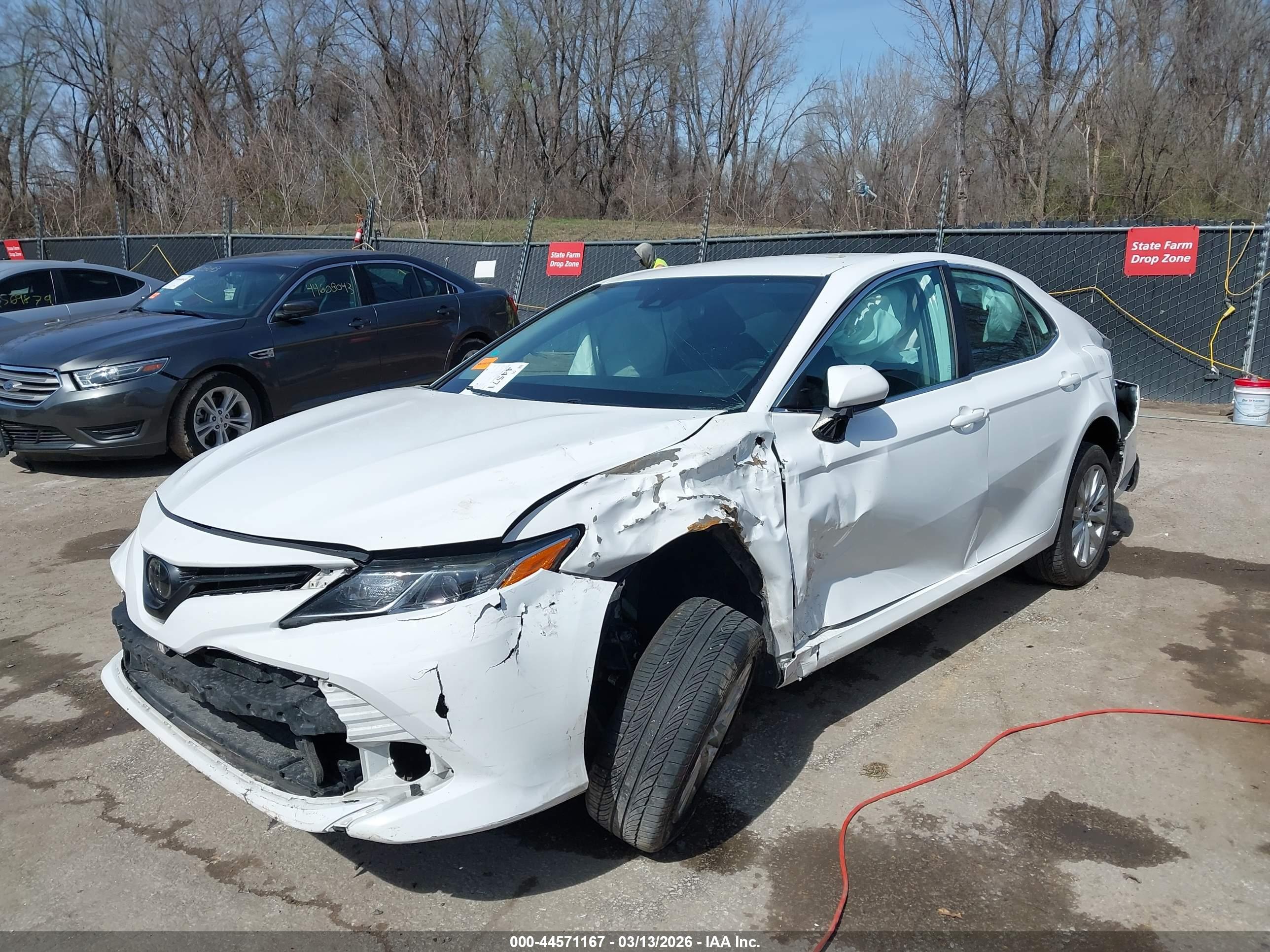 TOYOTA CAMRY image 2