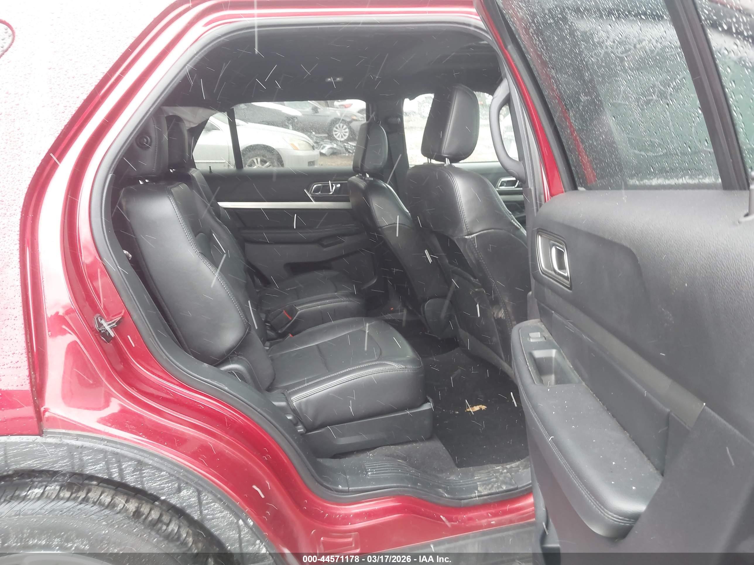 FORD EXPLORER image 8