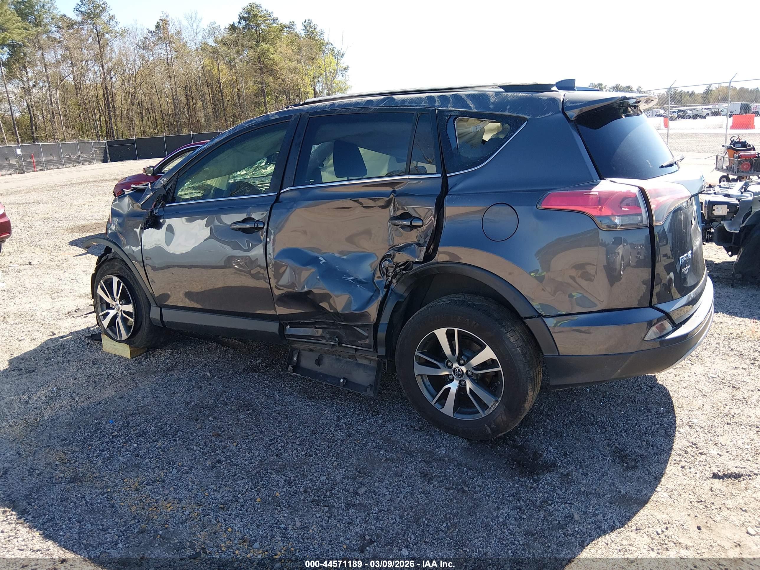 TOYOTA RAV4 image 3