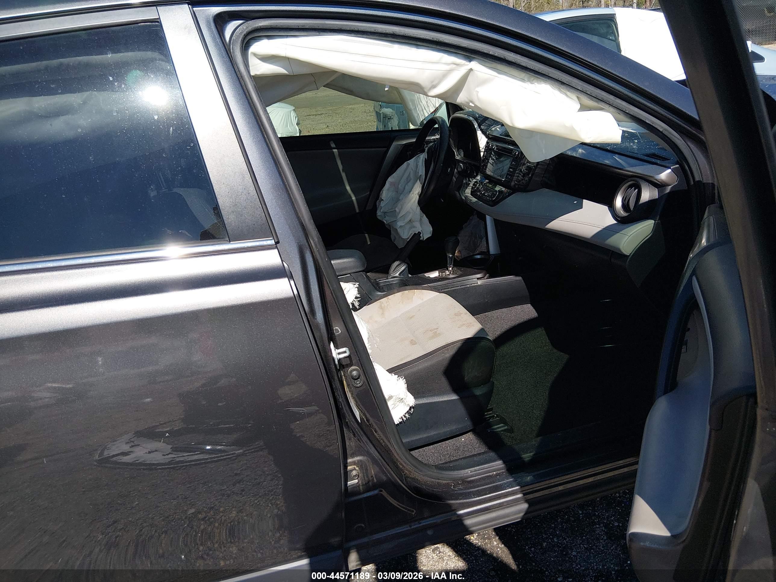 TOYOTA RAV4 image 5