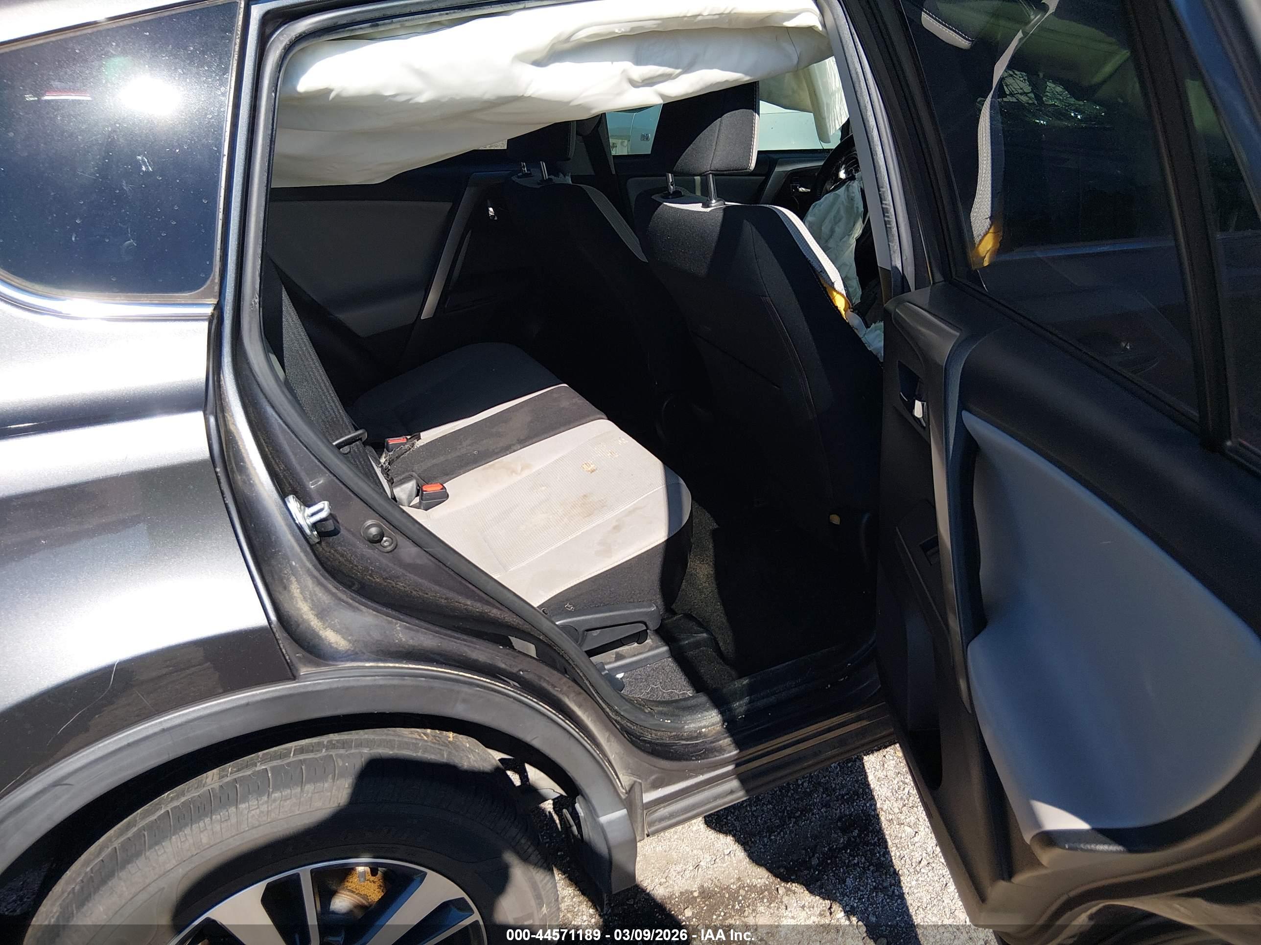 TOYOTA RAV4 image 8