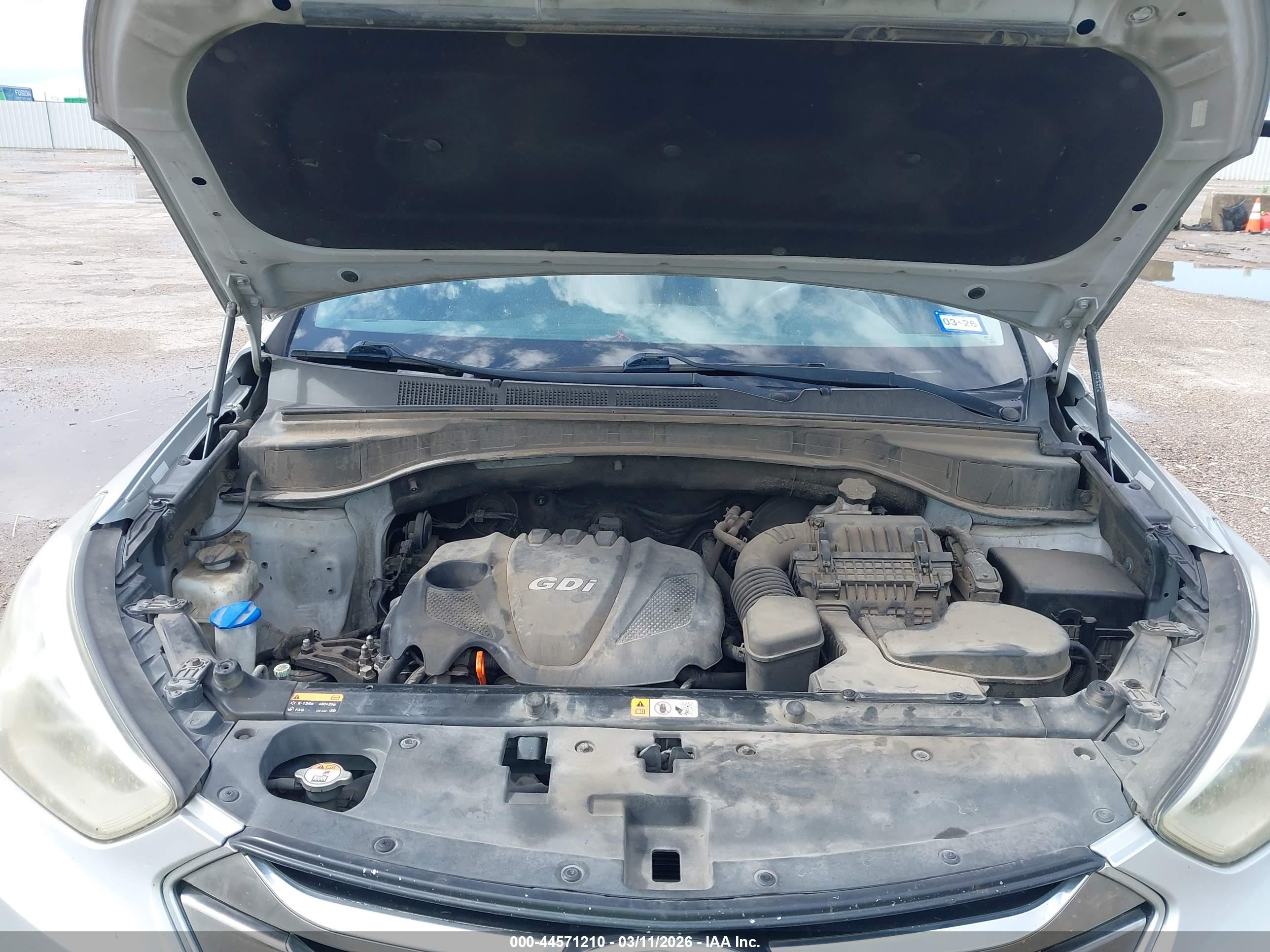 HYUNDAI SANTA image 10