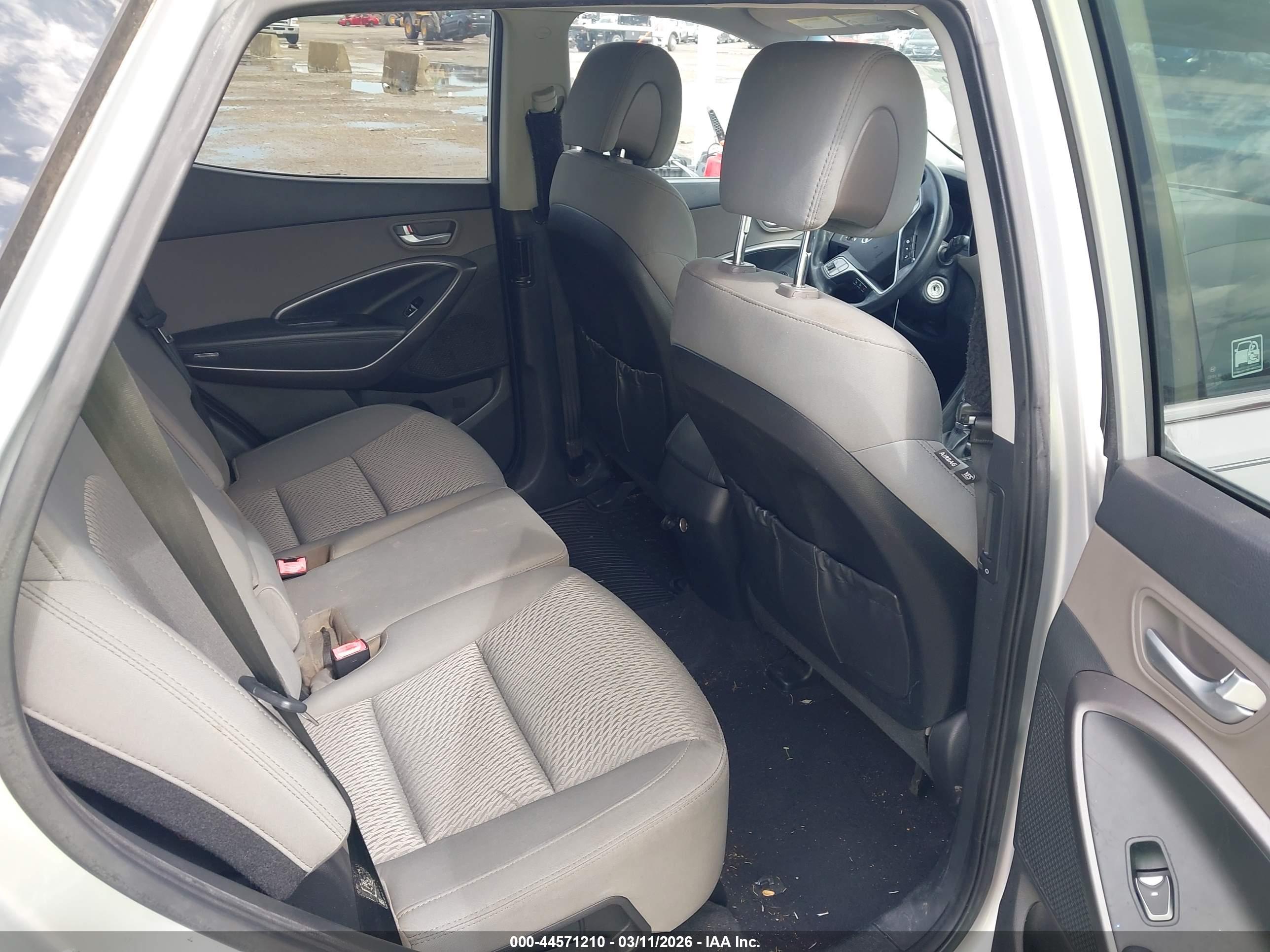 HYUNDAI SANTA image 8