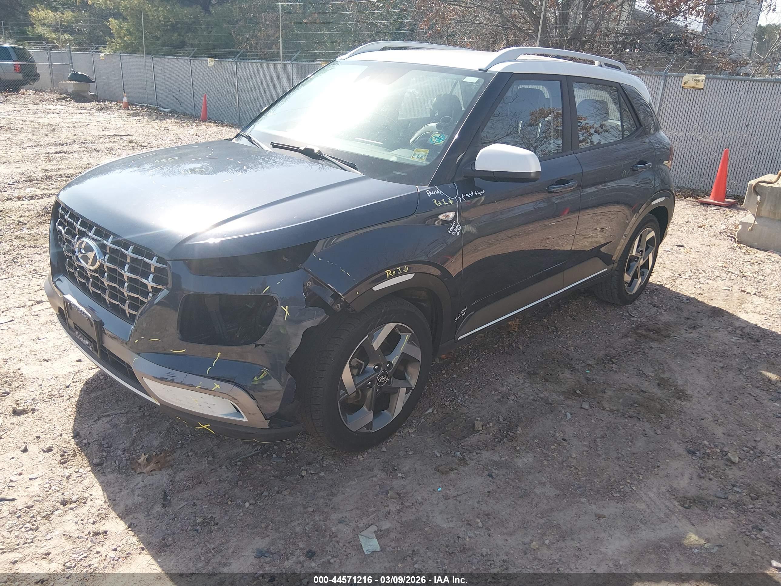 HYUNDAI VENUE image 2