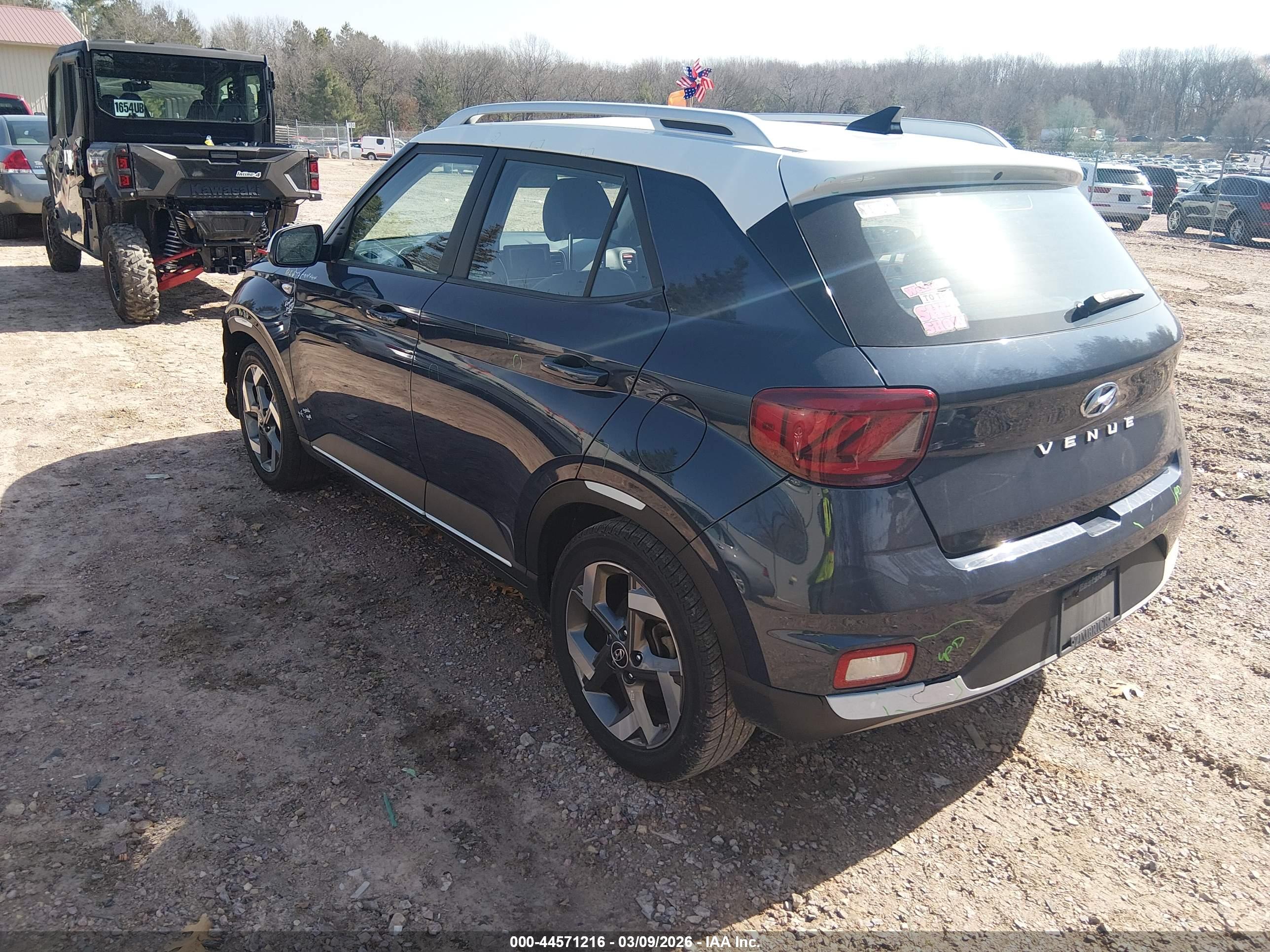 HYUNDAI VENUE image 3