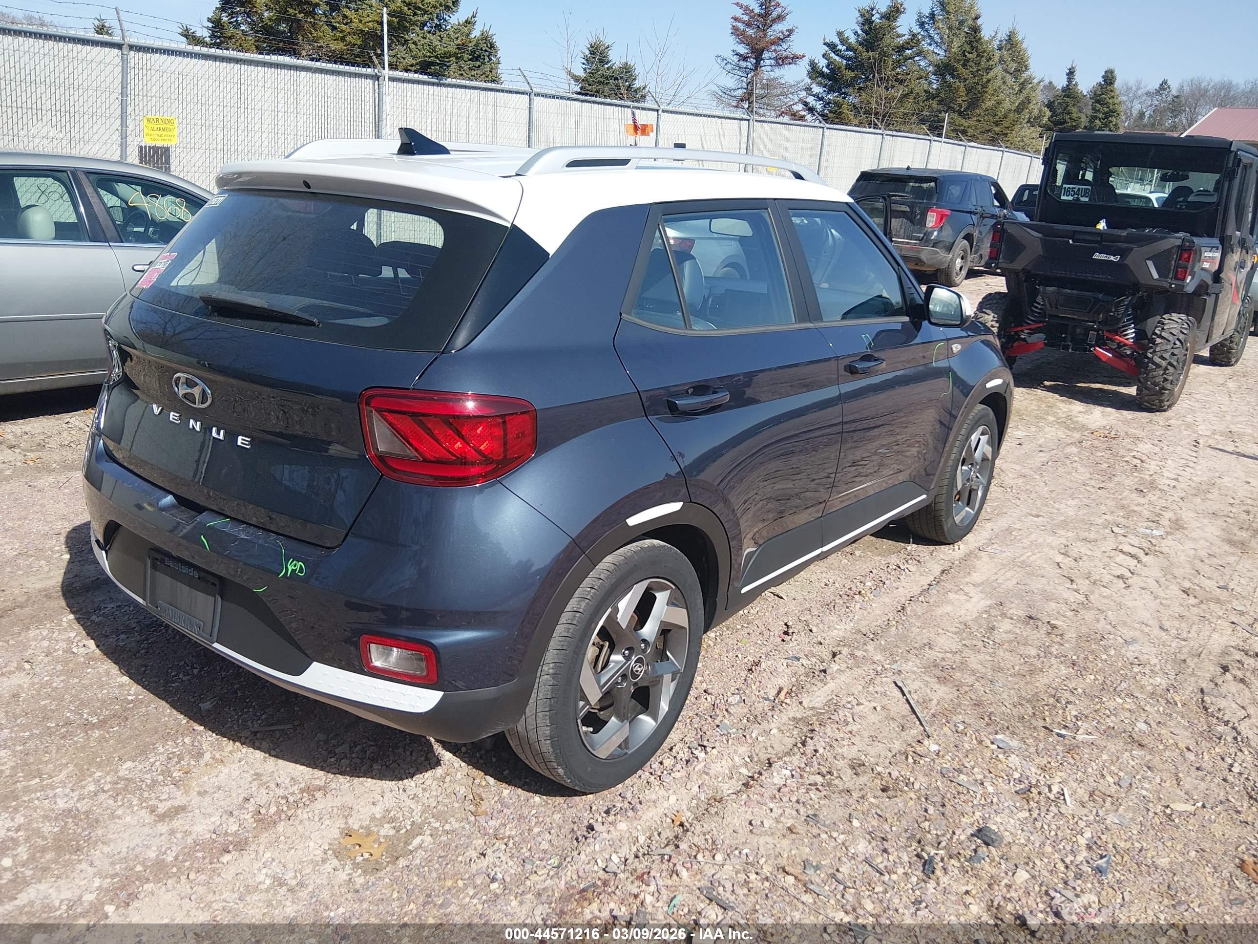 HYUNDAI VENUE image 4