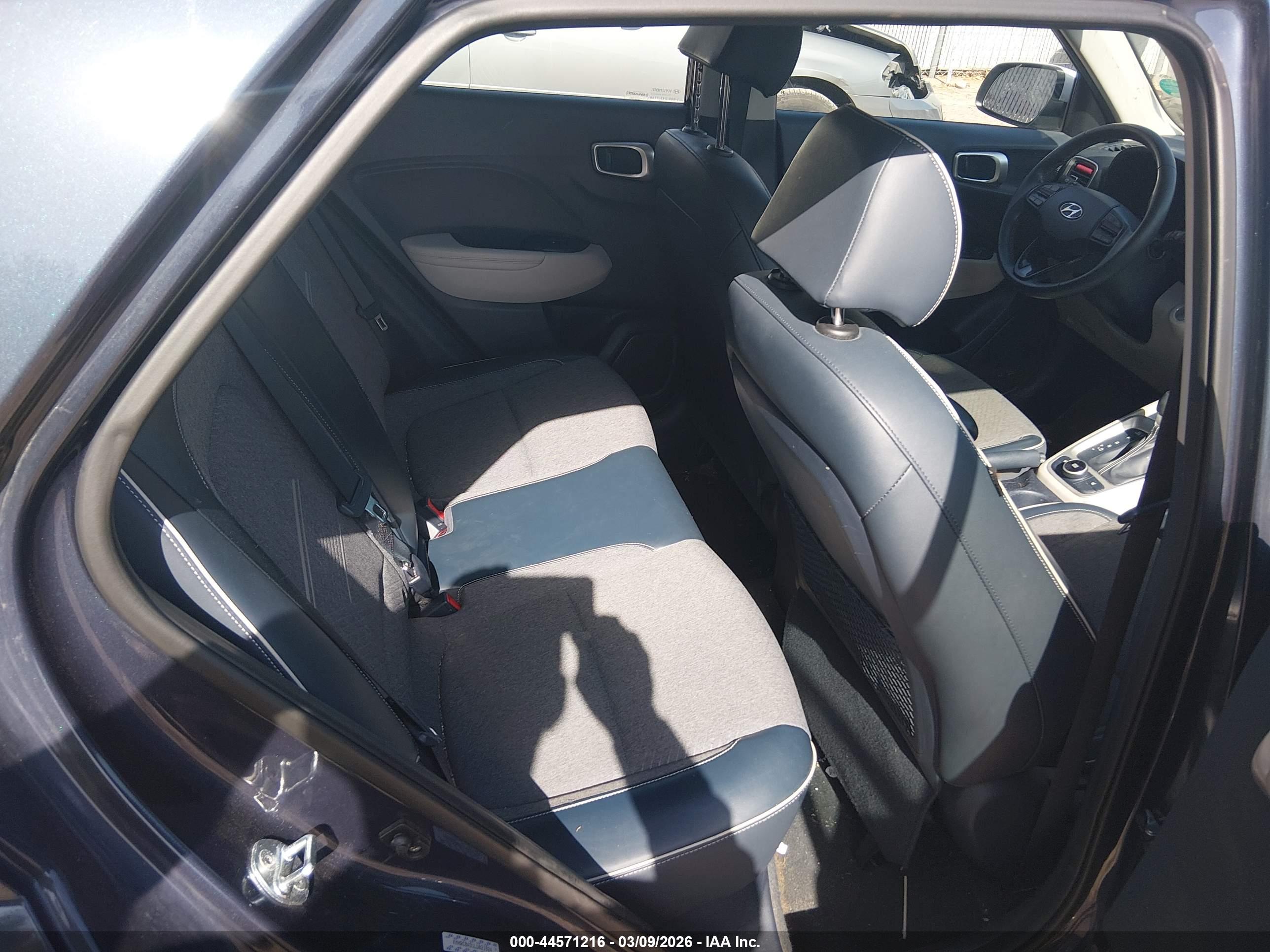 HYUNDAI VENUE image 8