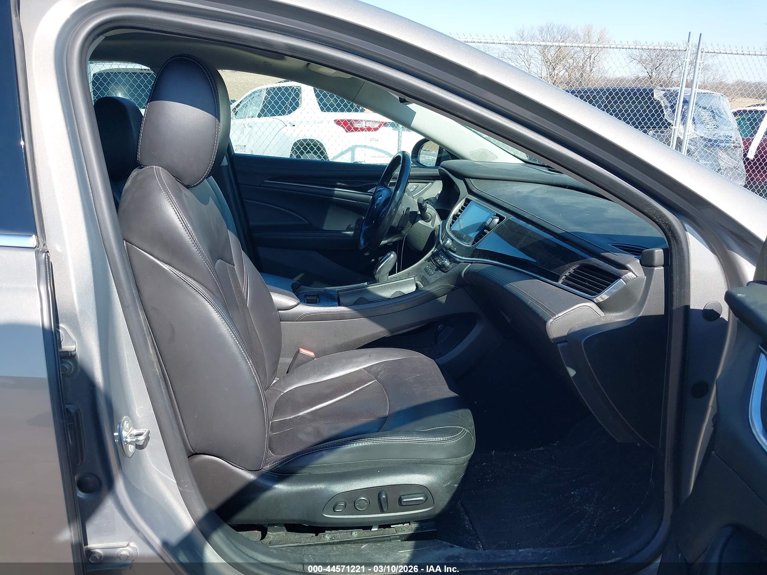 BUICK LACROSSE image 5