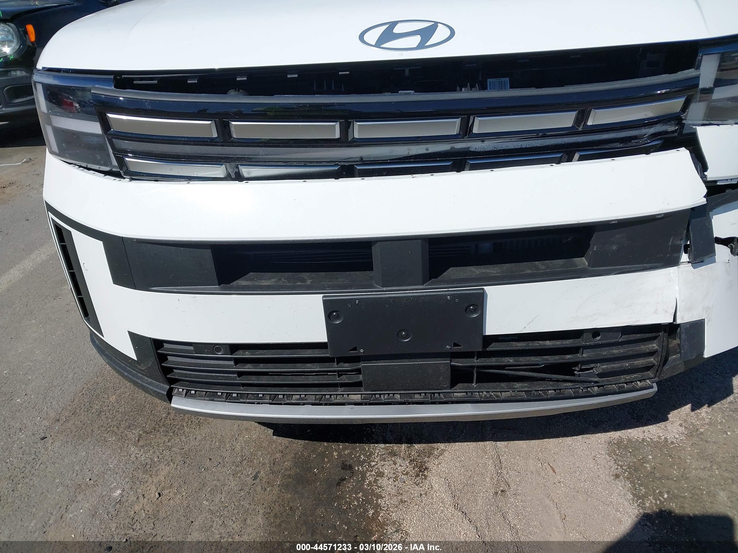 HYUNDAI SANTA image 6
