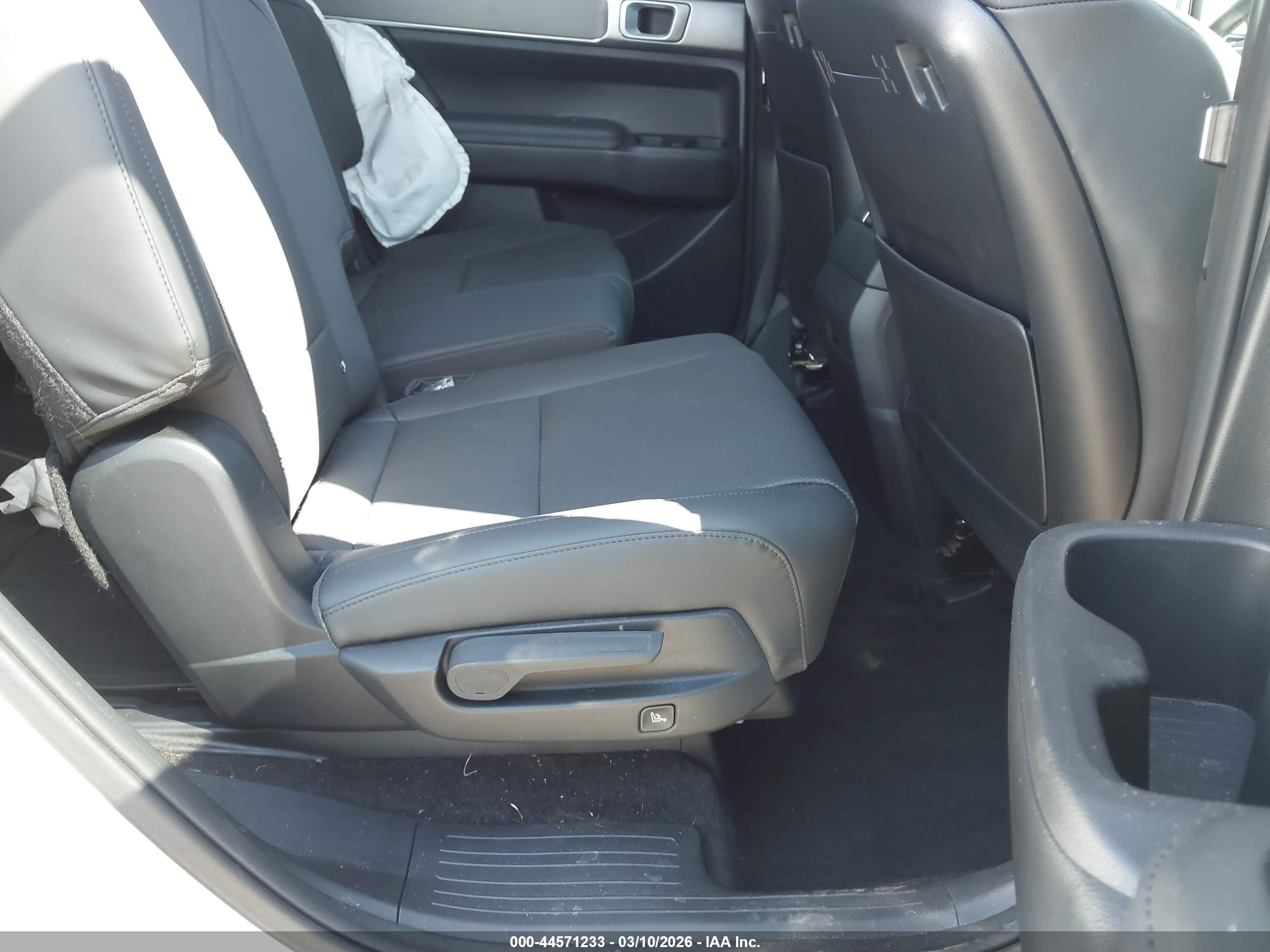 HYUNDAI SANTA image 8