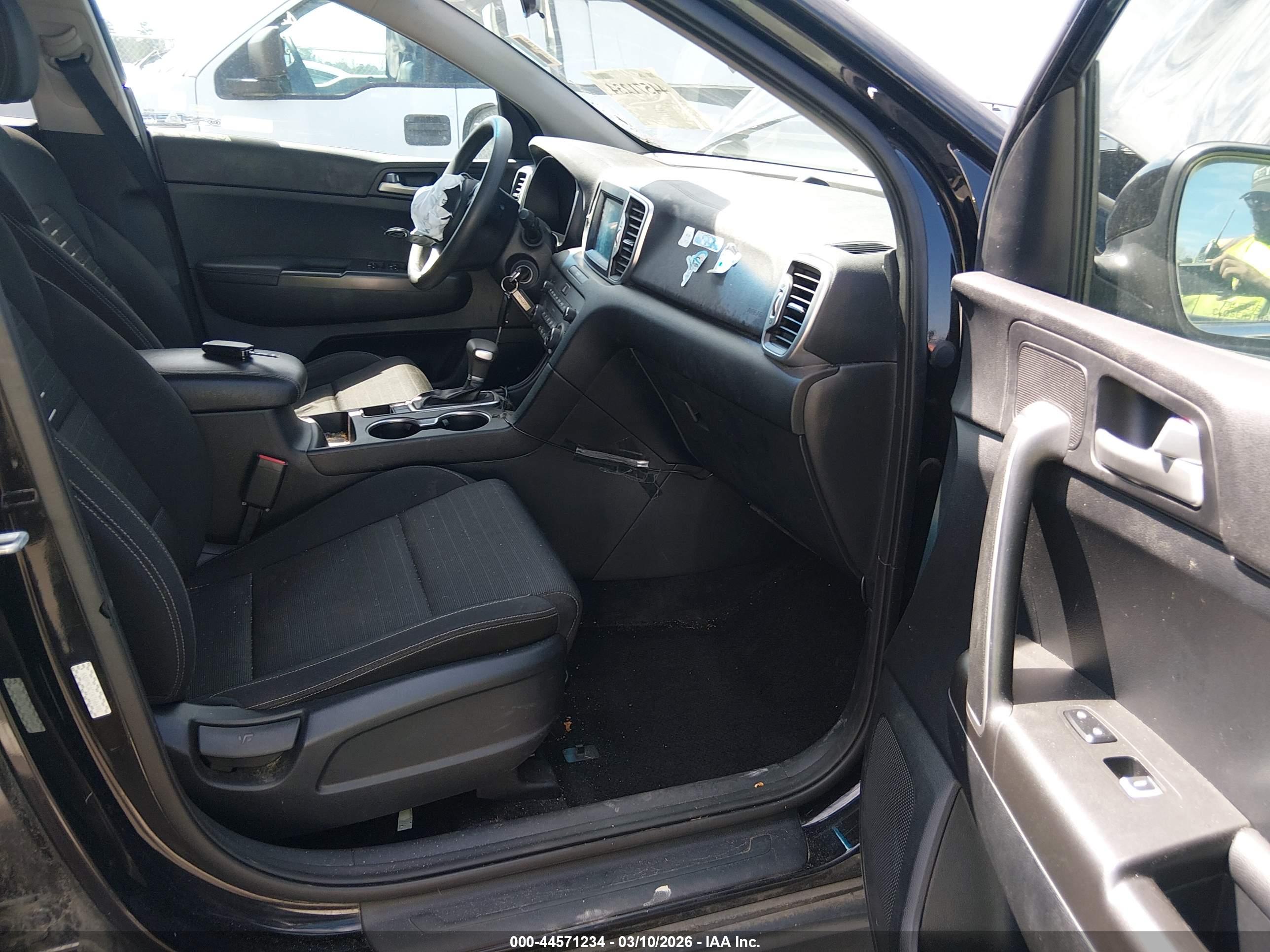 KIA SPORTAGE image 5