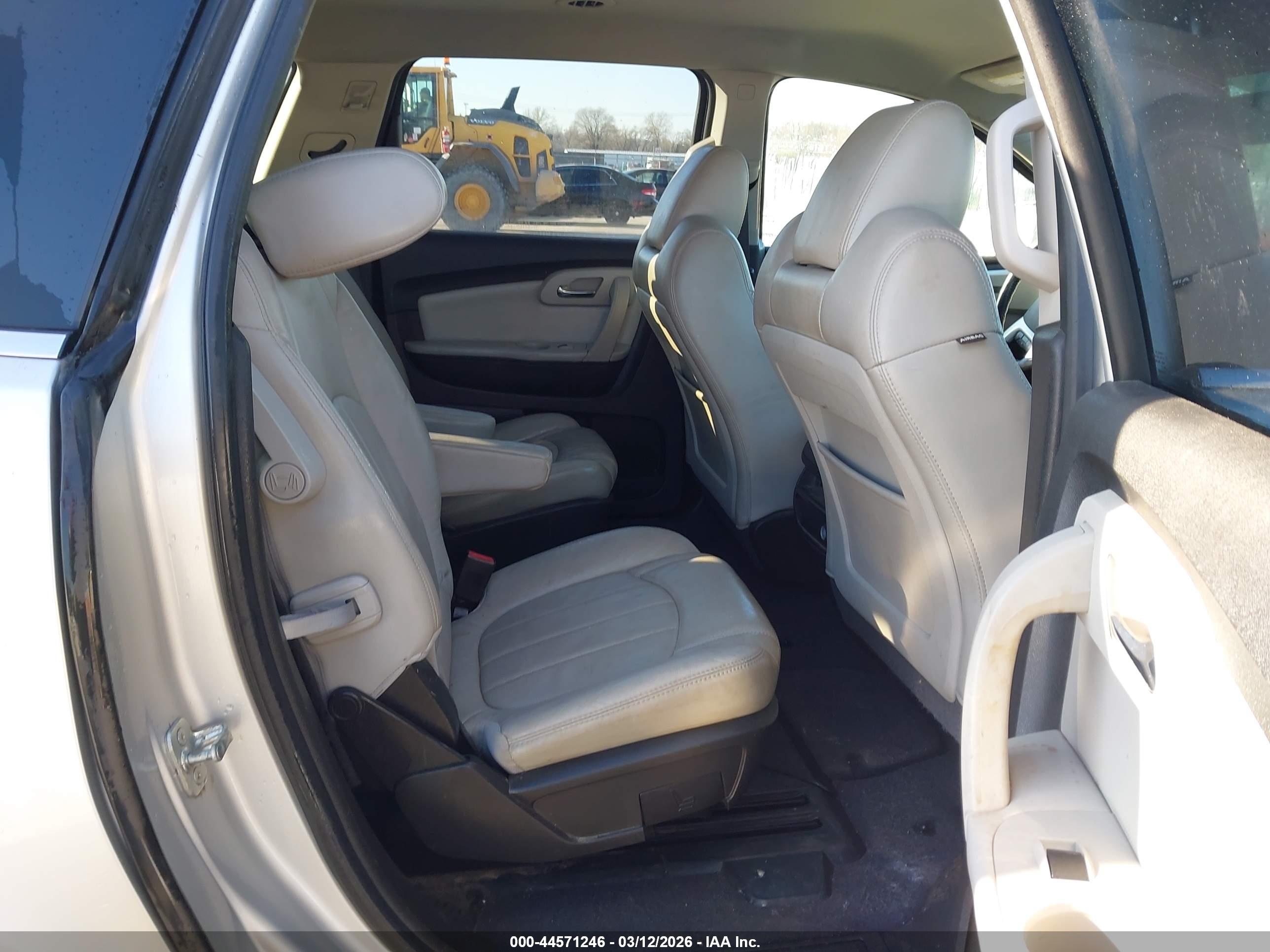 CHEVROLET TRAVERSE image 8
