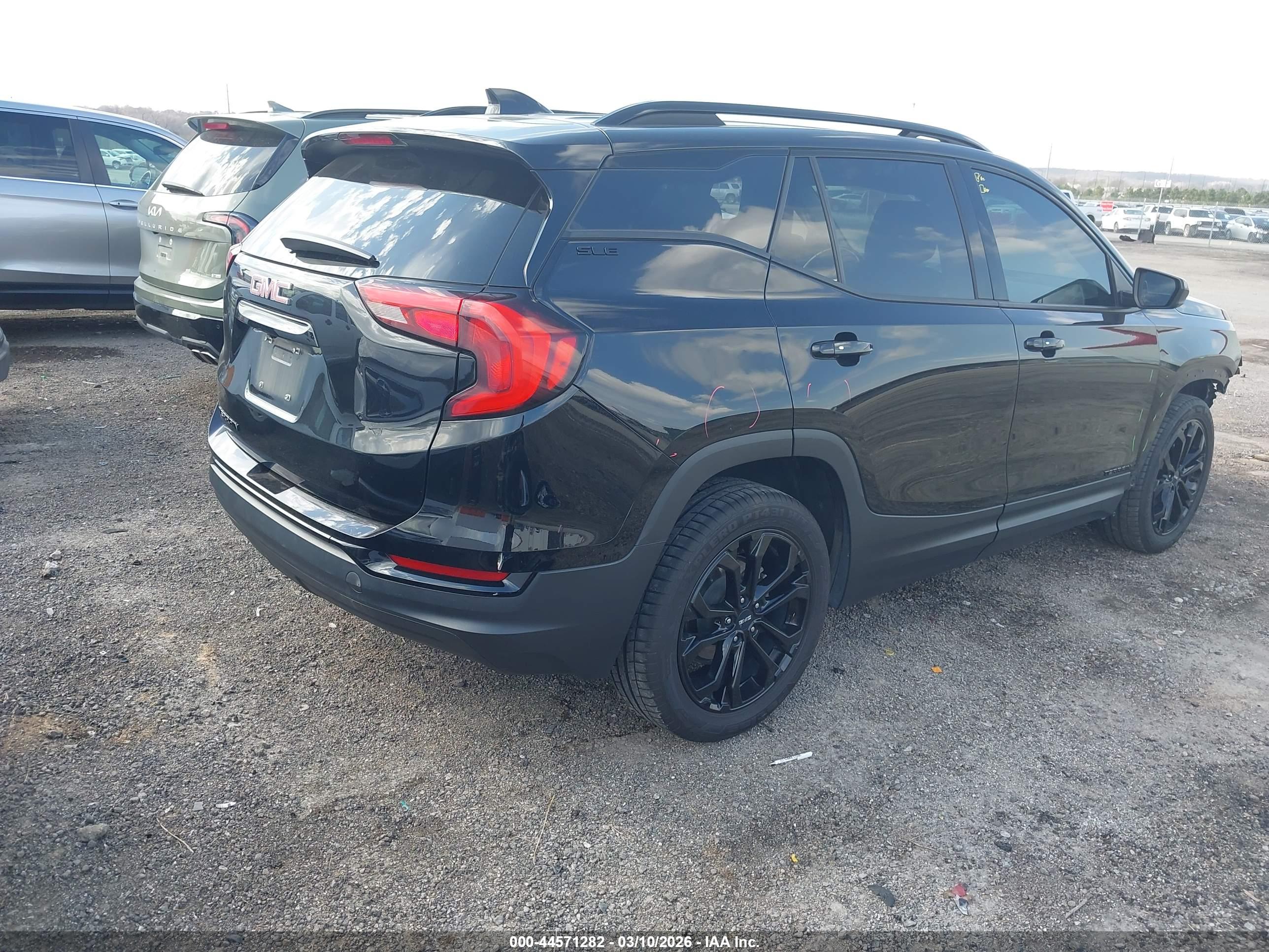 GMC TERRAIN image 4