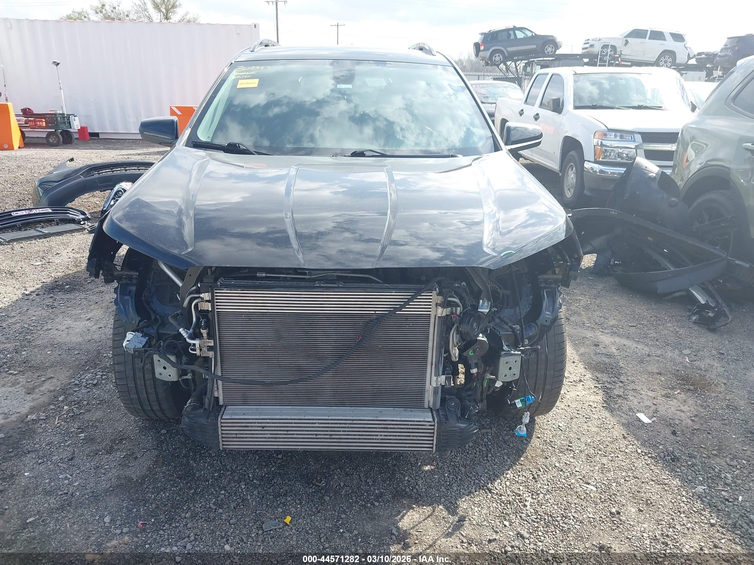 GMC TERRAIN image 6