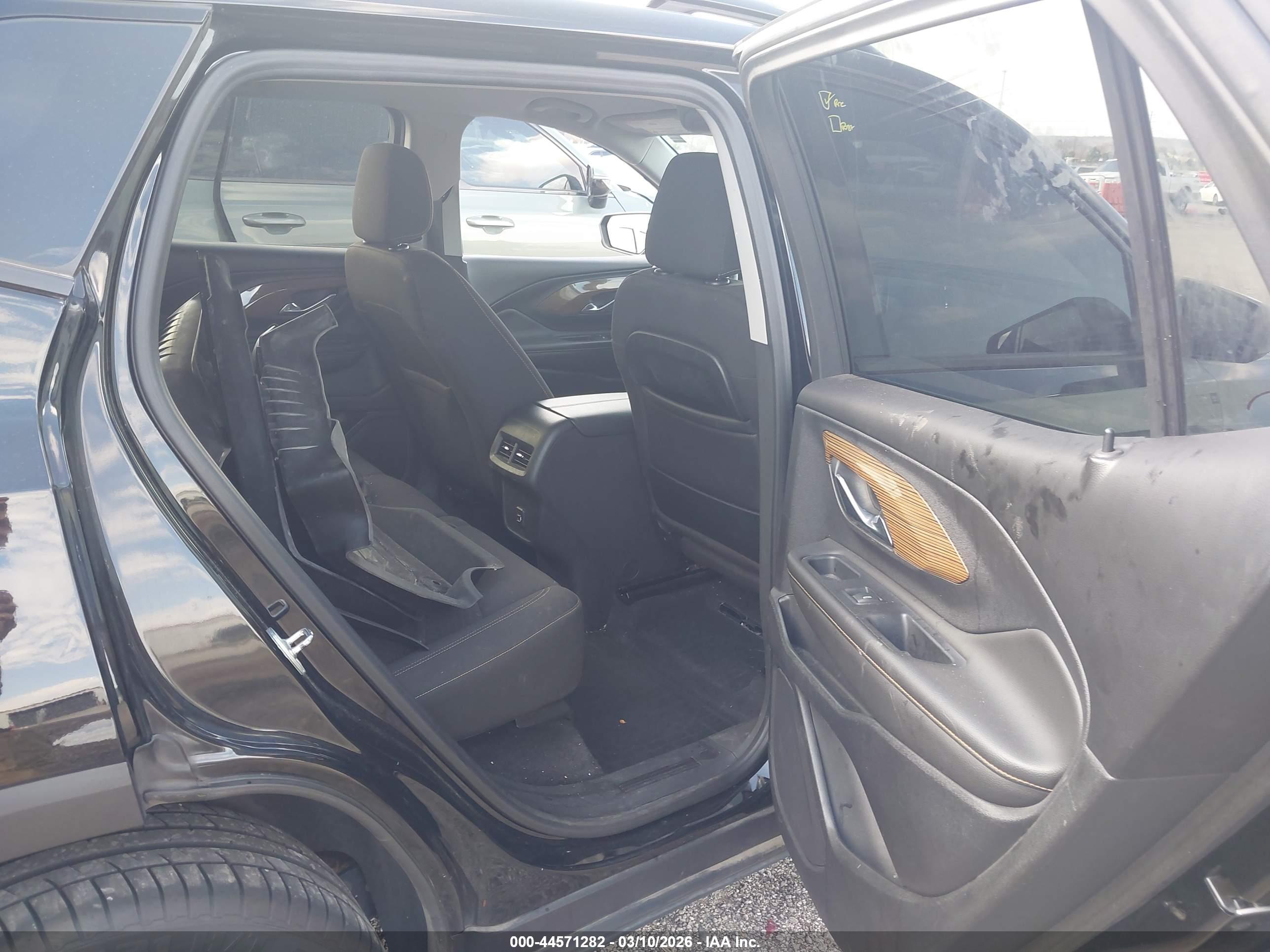 GMC TERRAIN image 8