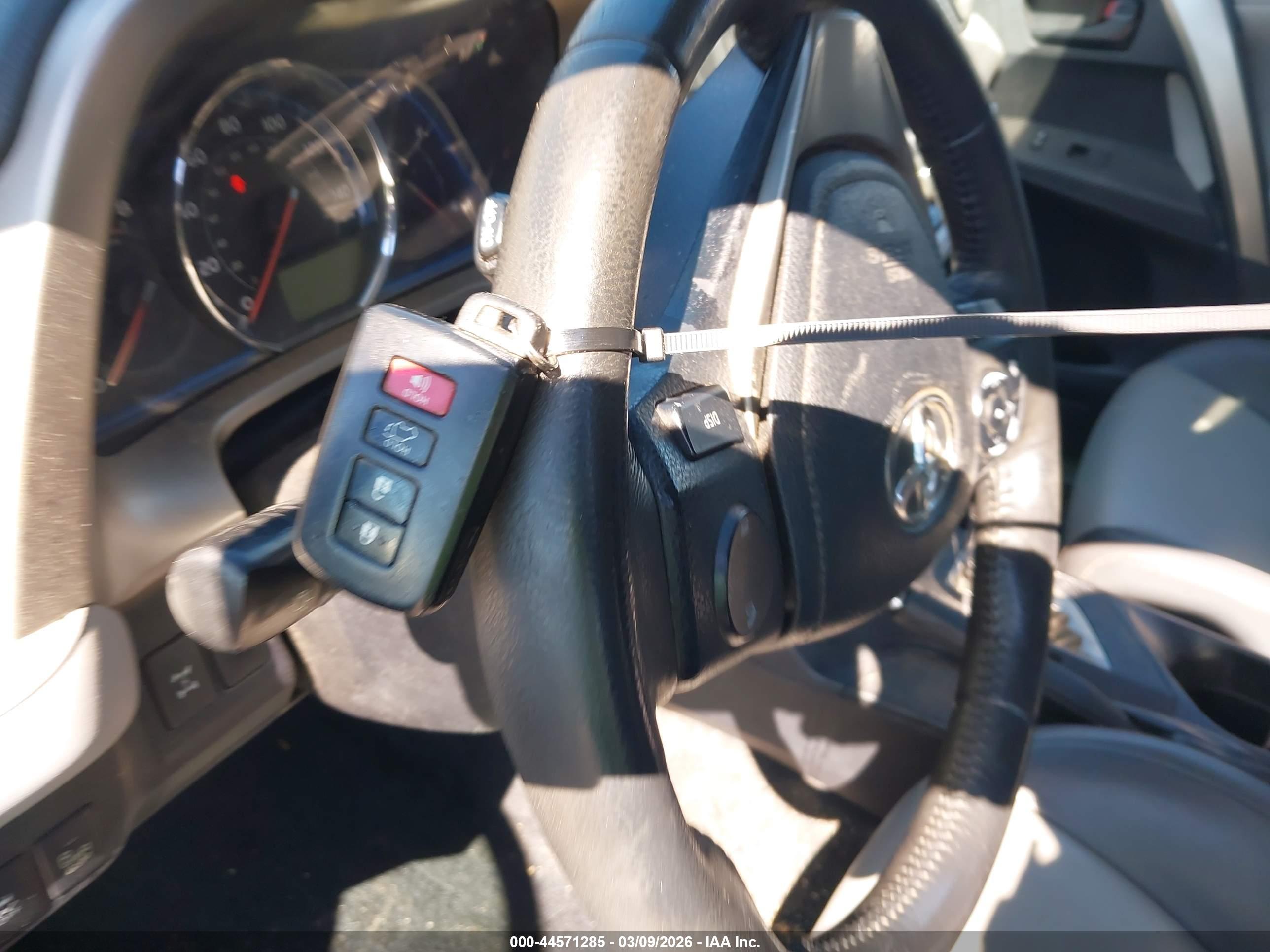 TOYOTA RAV4 image 11