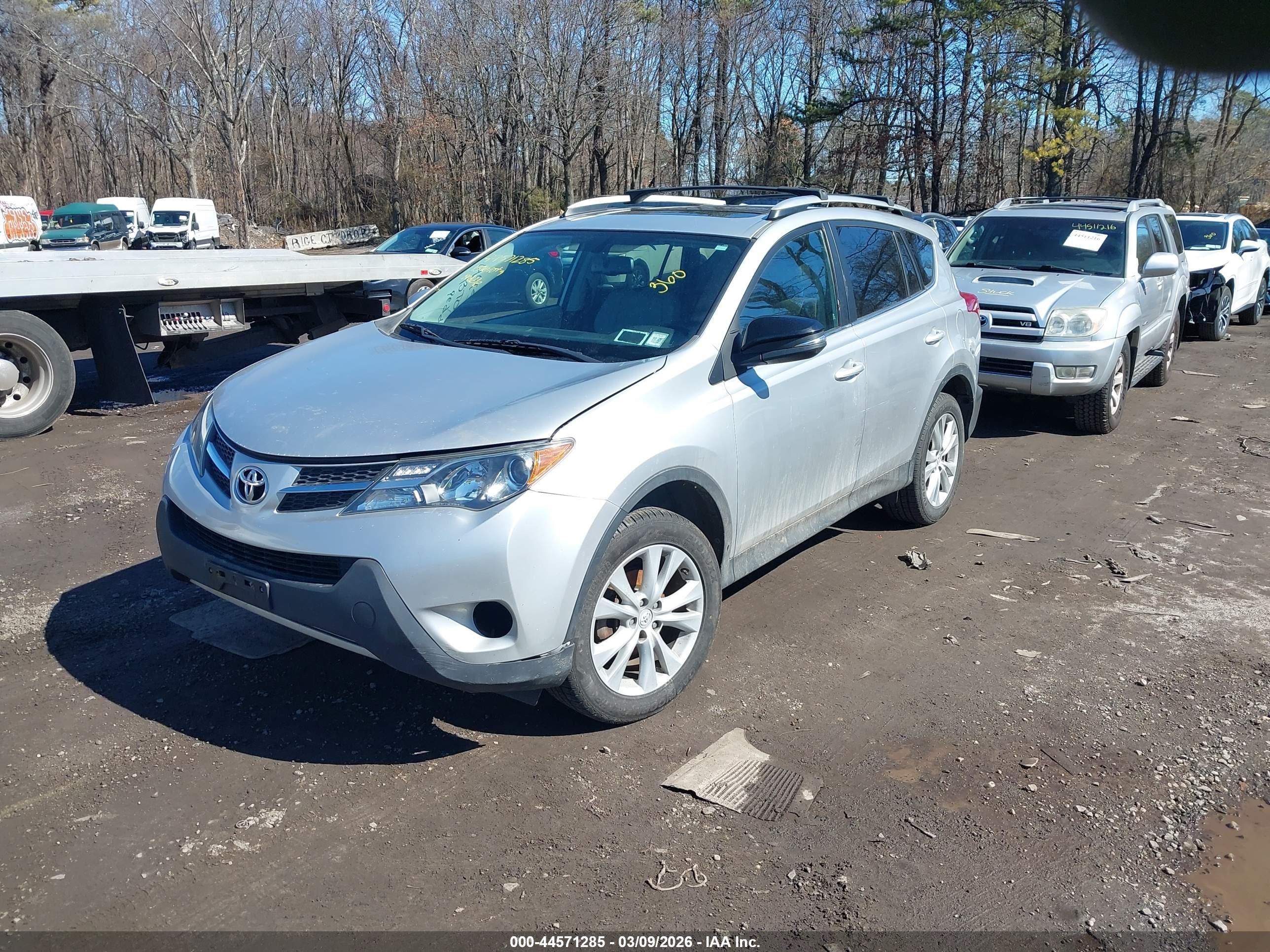 TOYOTA RAV4 image 2