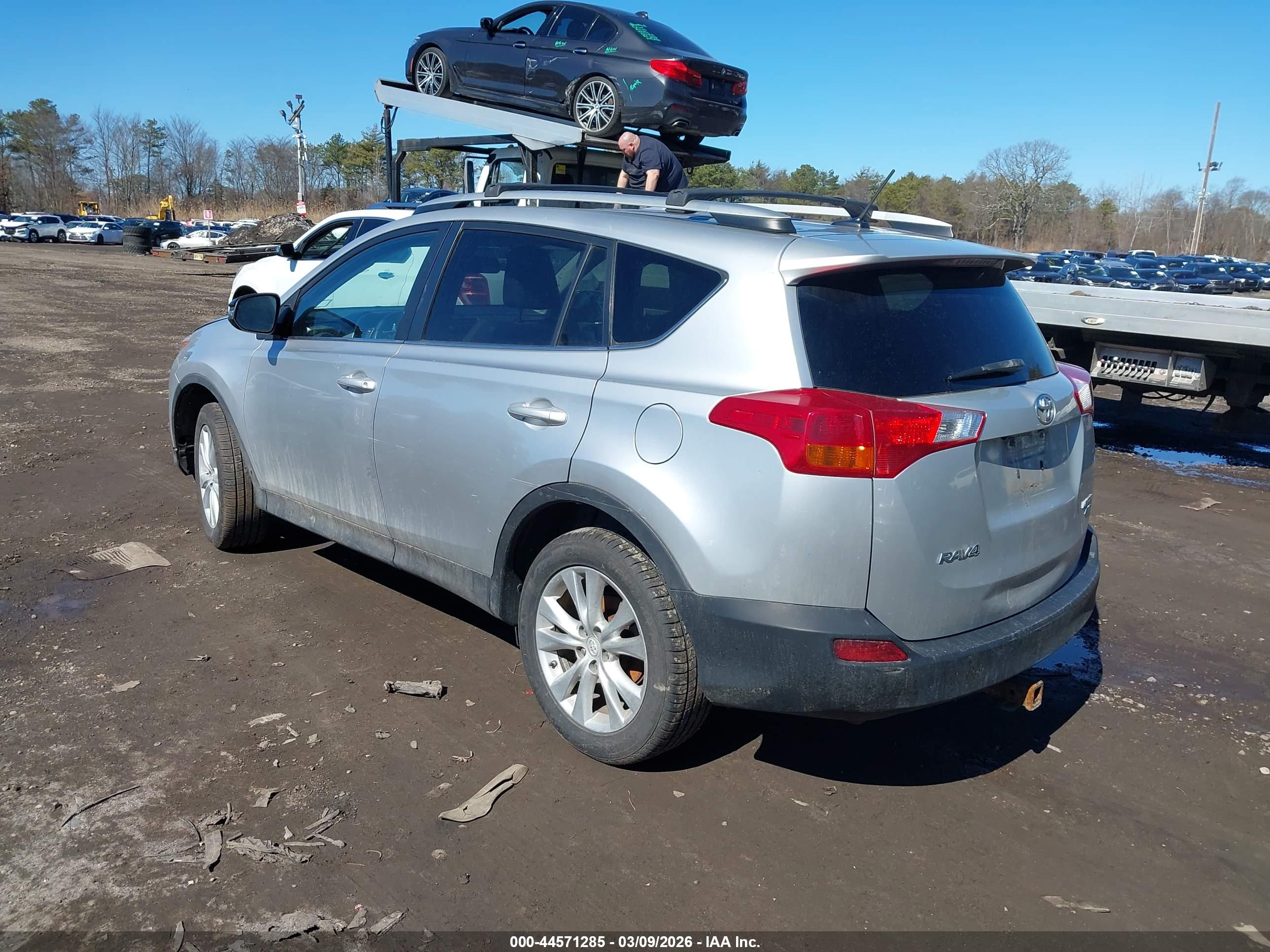 TOYOTA RAV4 image 3