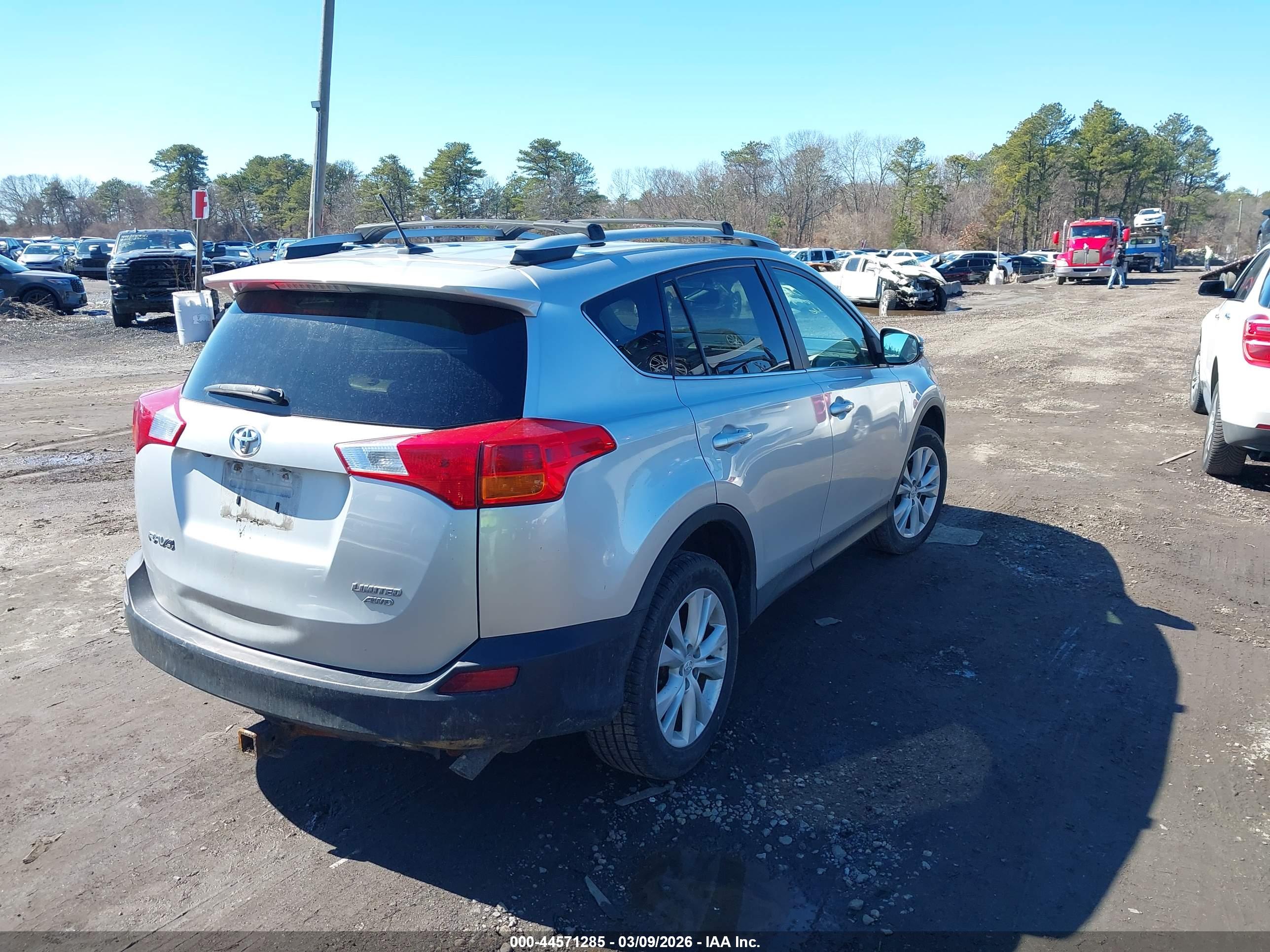 TOYOTA RAV4 image 4
