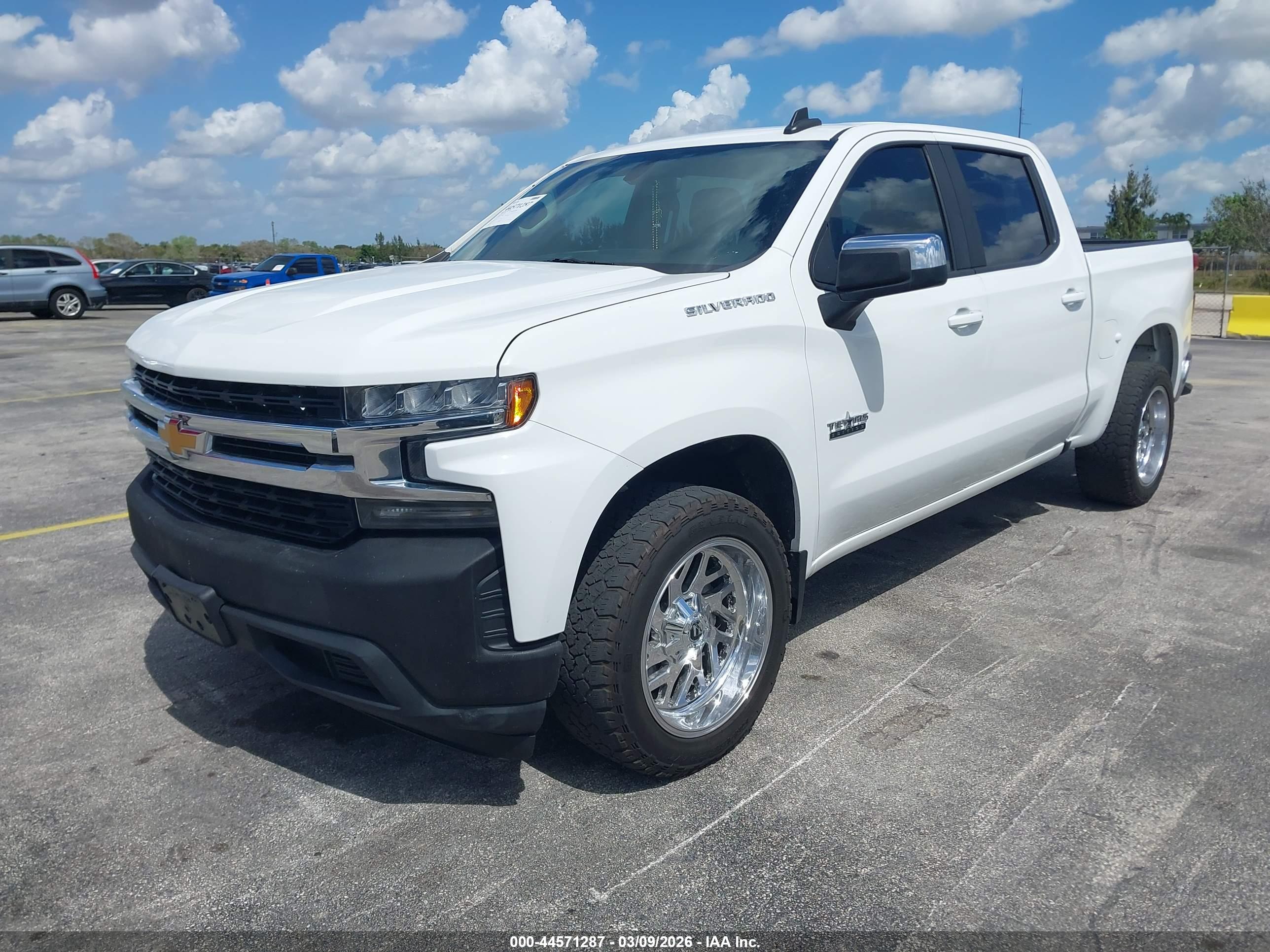 CHEVROLET SILVERADO image 2