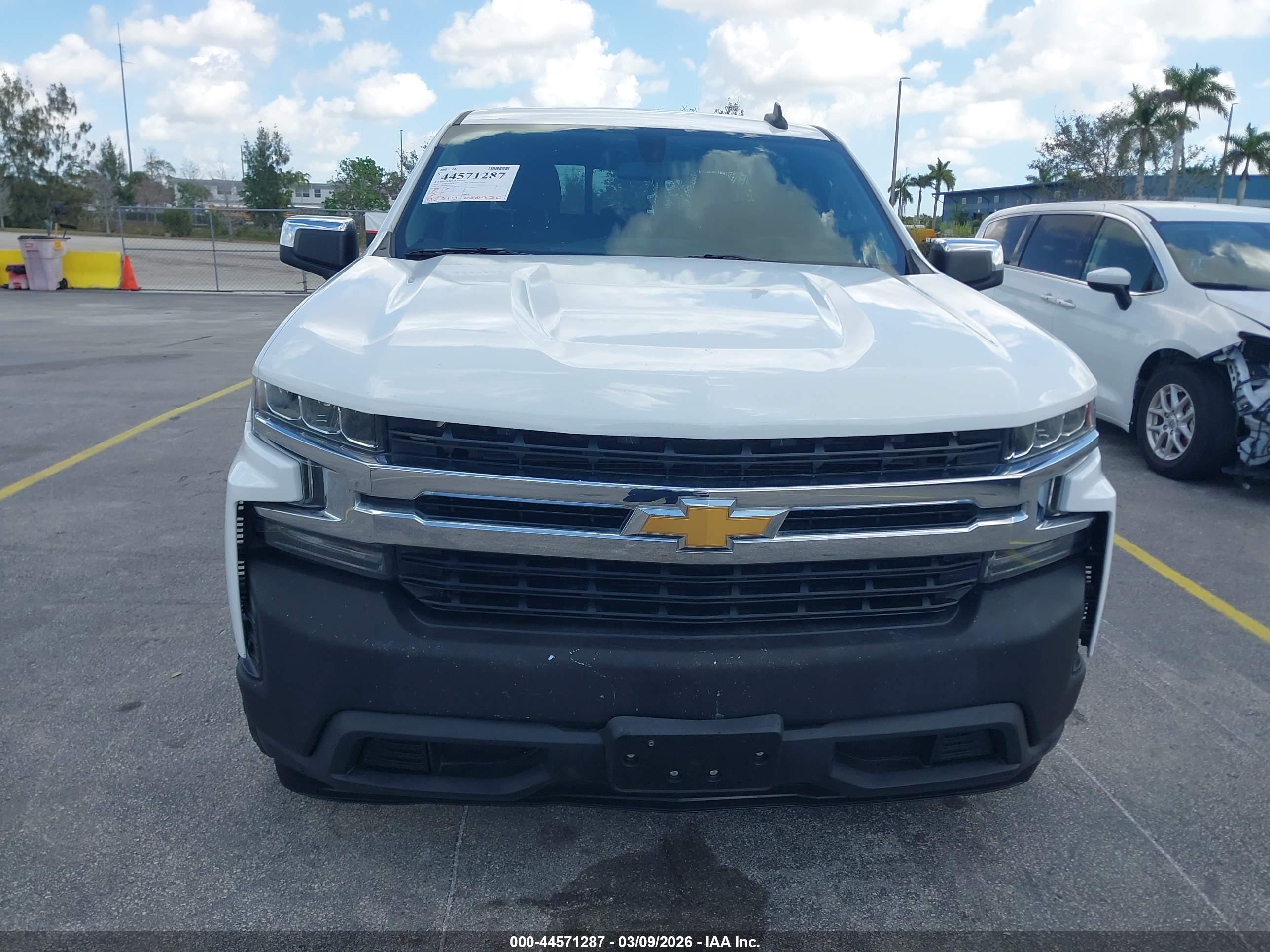 CHEVROLET SILVERADO image 6