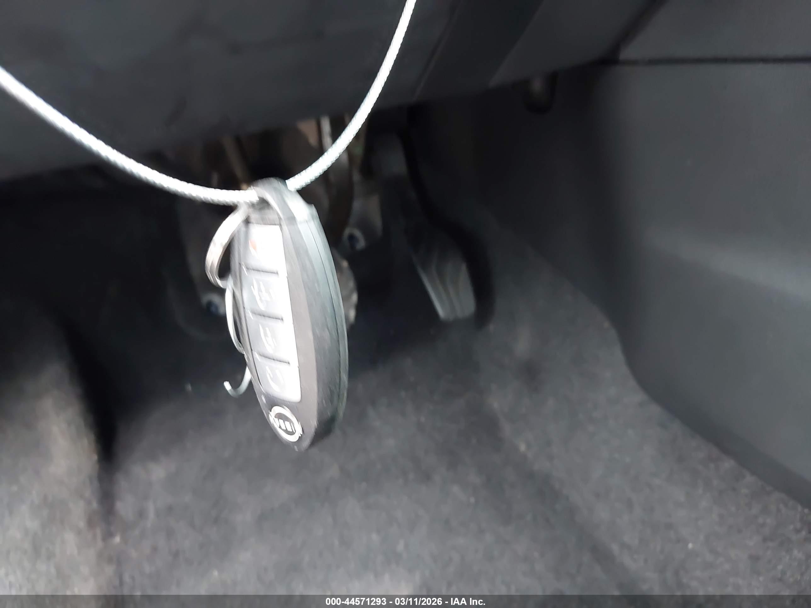 NISSAN ROGUE image 11
