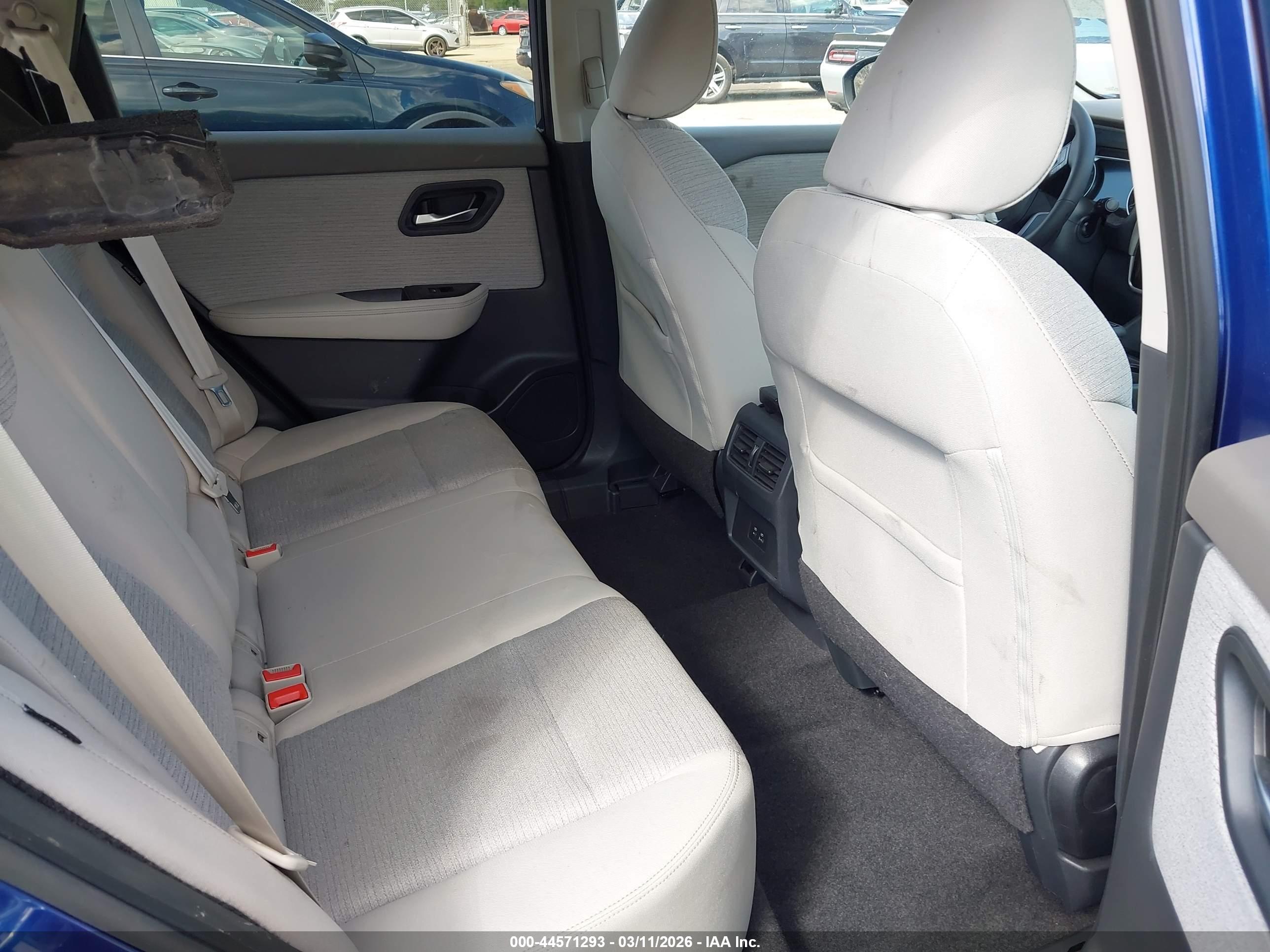 NISSAN ROGUE image 8